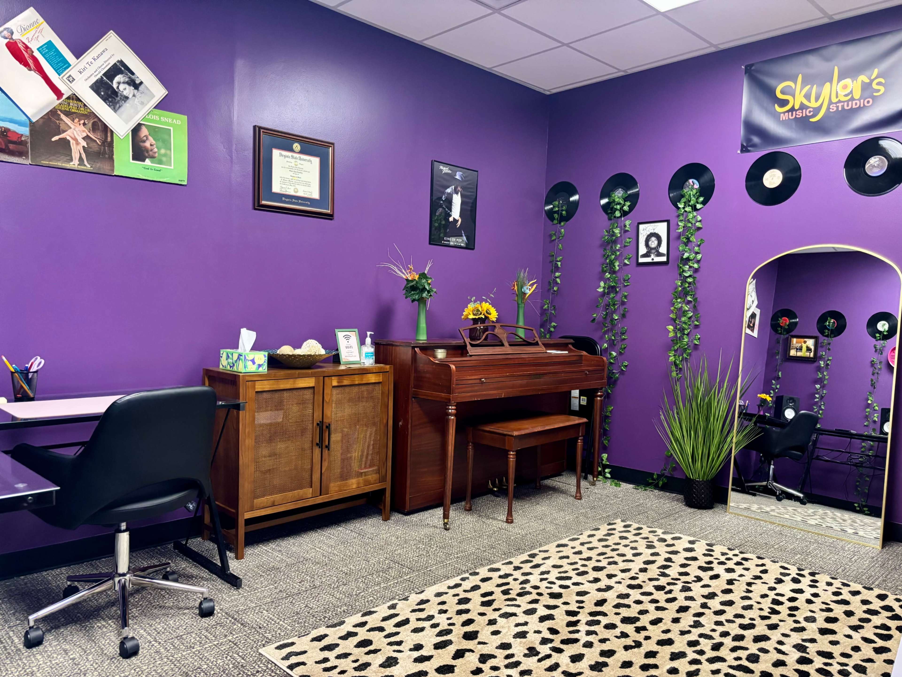 Chic Rehearsal & Content Studio Image in River Park, Atlanta, GA