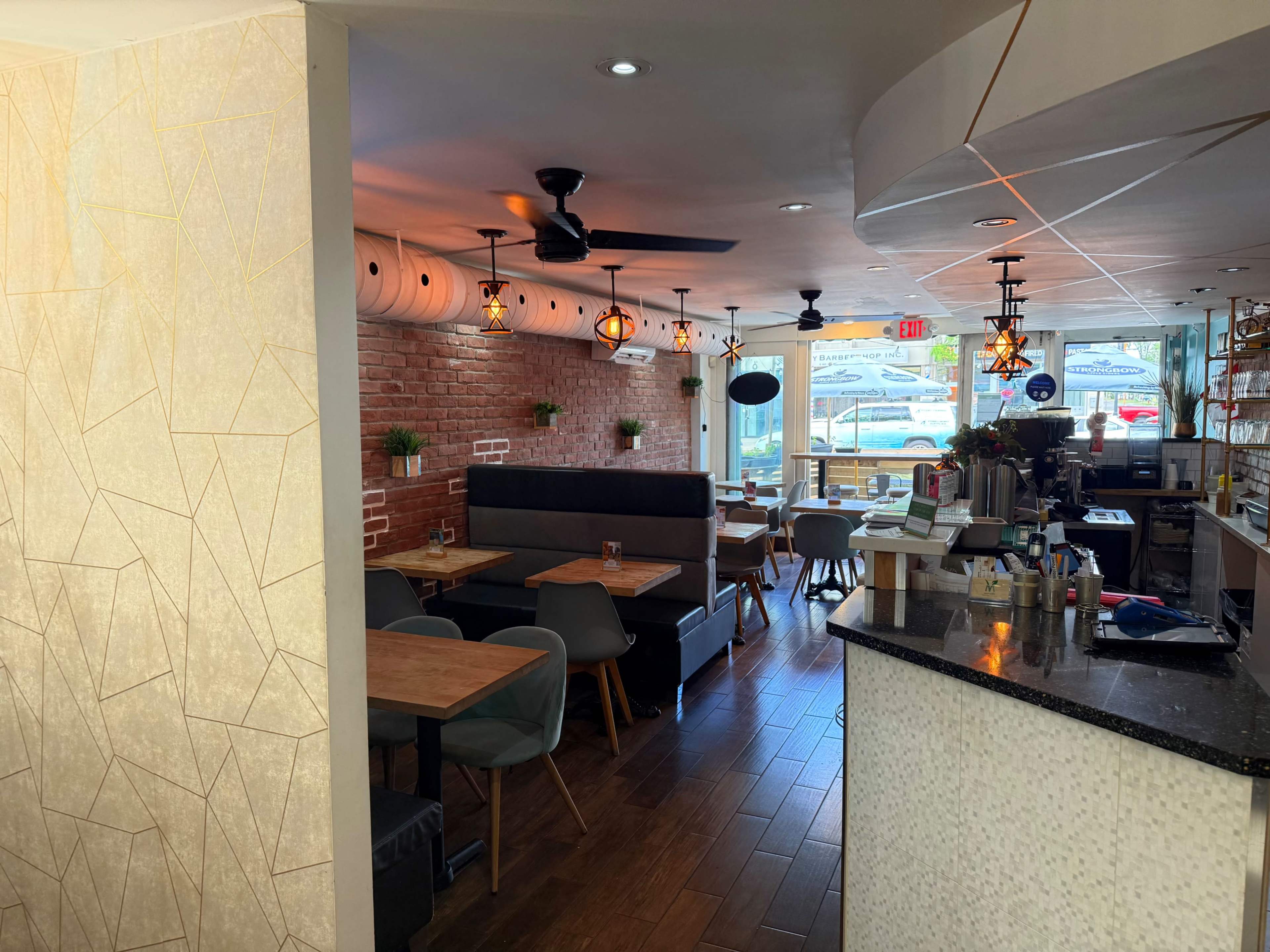 Trendy Lakeshore Restaurant/Cafe with Exposed Brick Image in Port Credit, Mississauga, ON