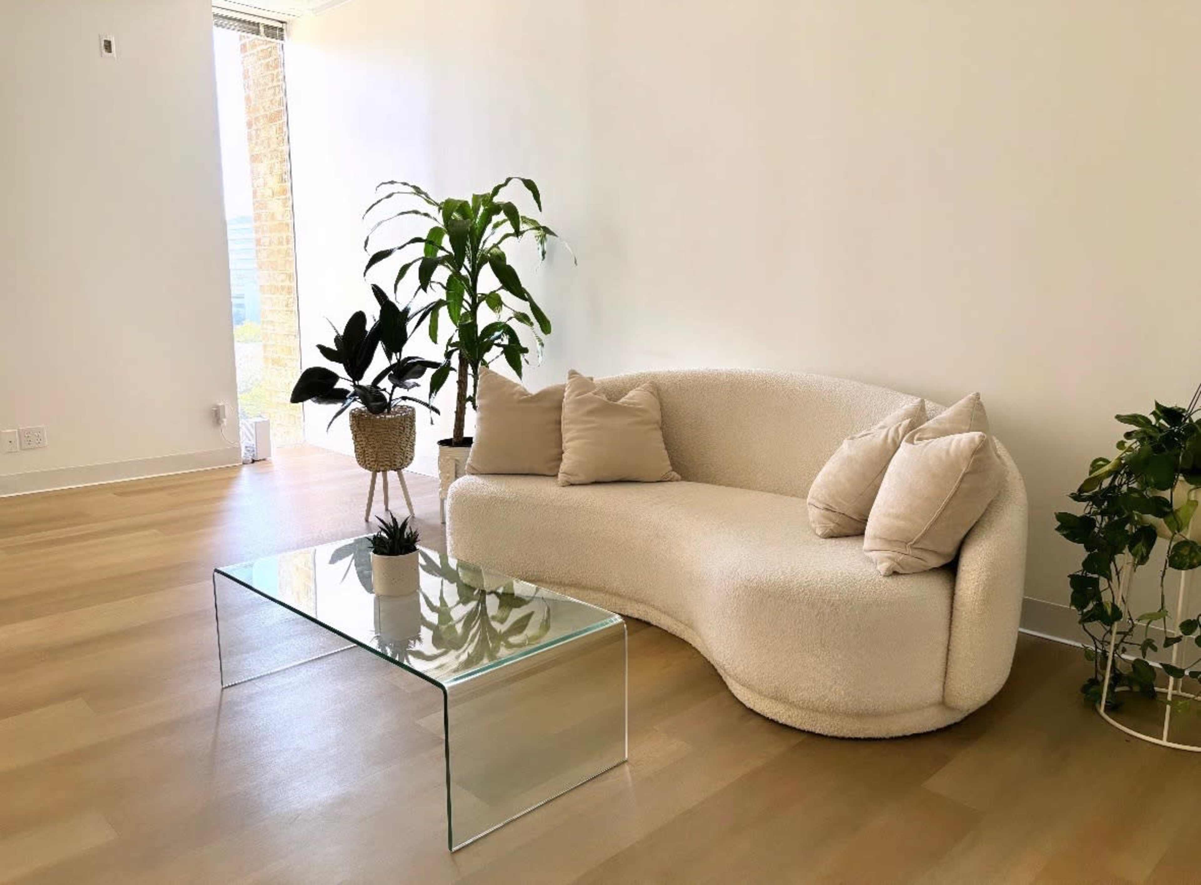 Galleria studio with Natural Lighting Image in Greenway / Upper Kirby Area, Houston, TX