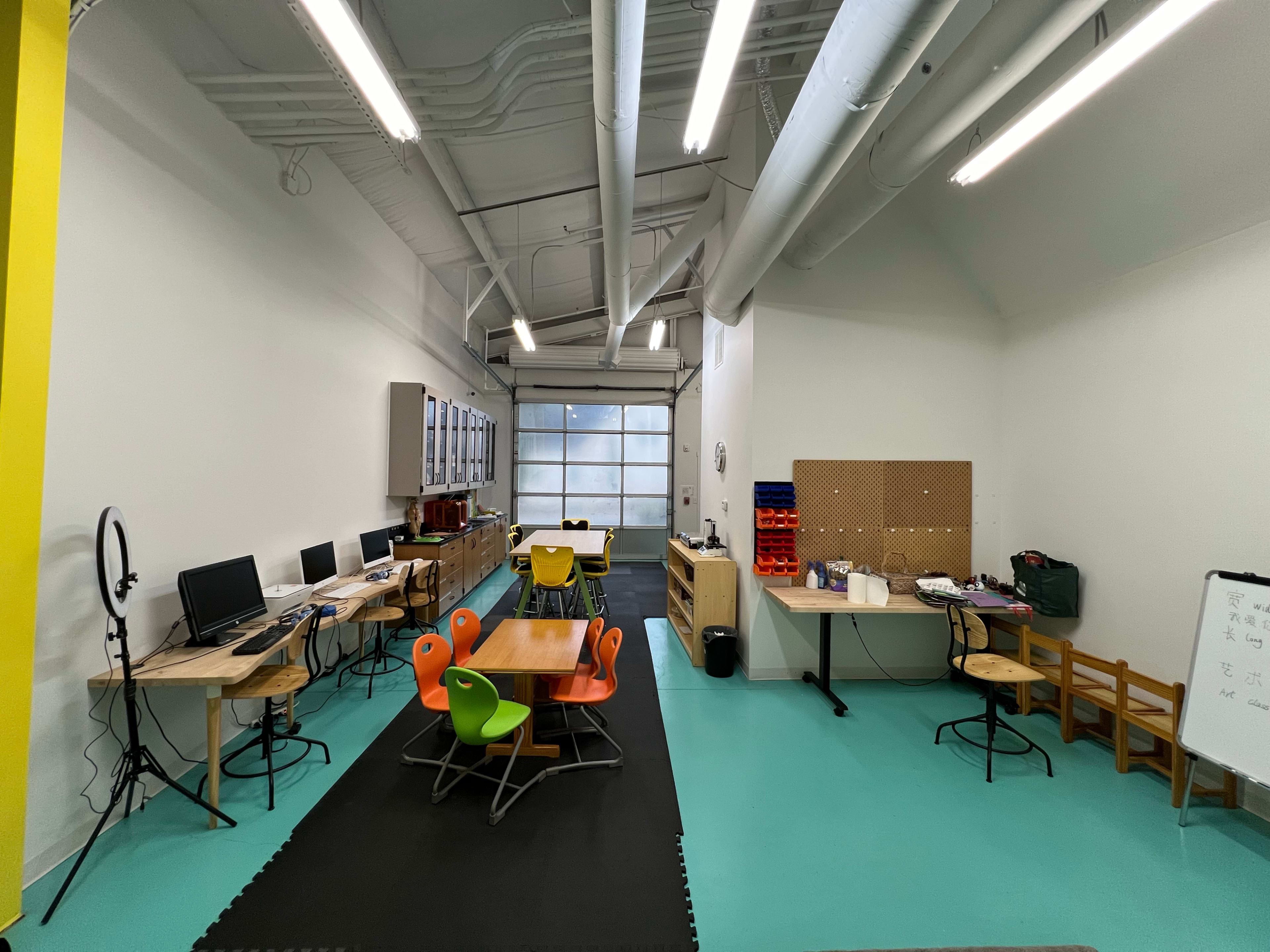 Creative Studio and Workshop Space with Green Screen and Workstations Image in Smyrna, Smyrna, GA