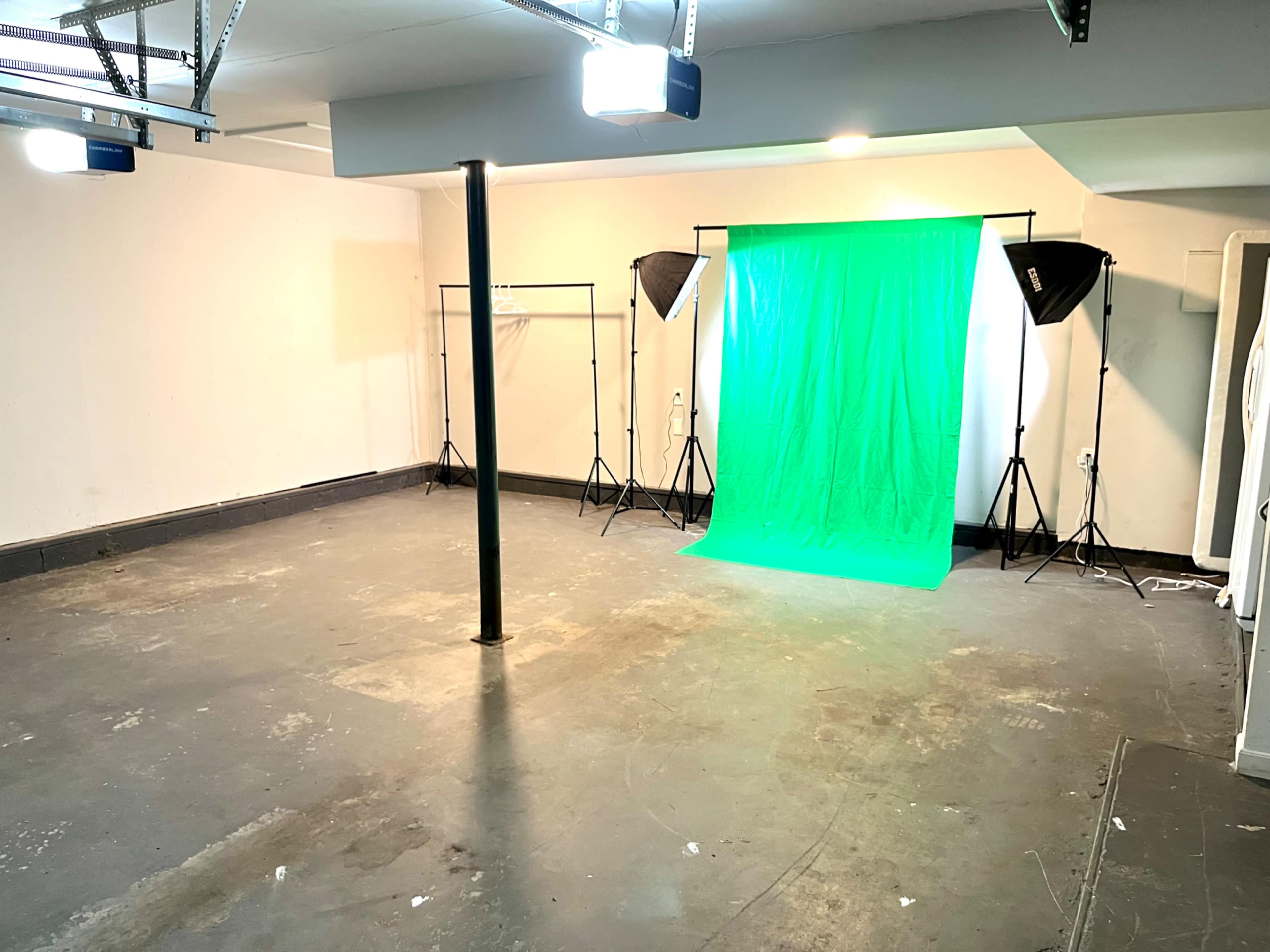 Affordable Studio with Green Screen & White Backdrop in ATL Image in South Fulton, Atlanta, GA
