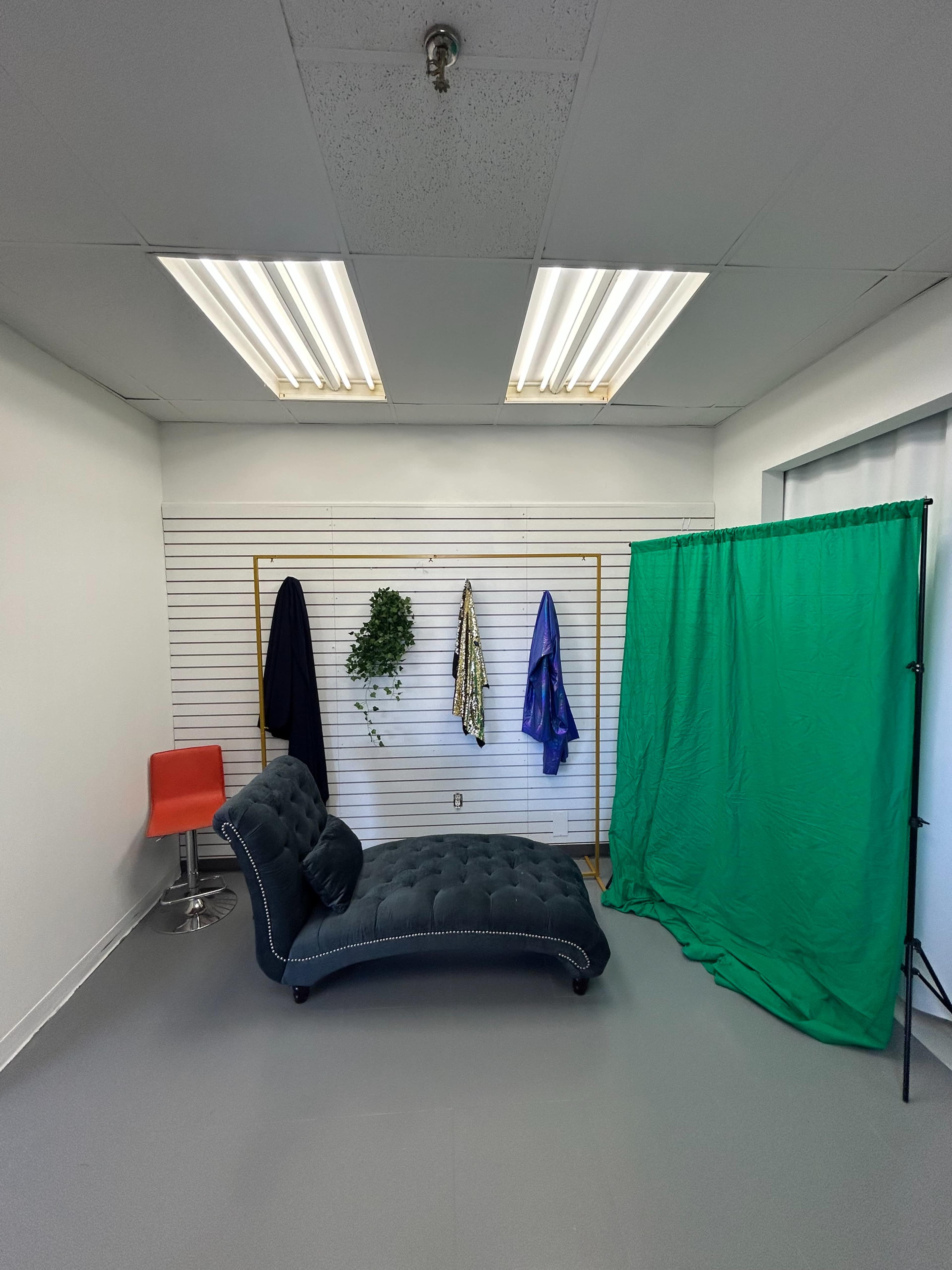 Bright & Versatile Studio Space in Mississauga (Erin Mills)  Perfect for Photo & Video Shoot Image in Erin Mills, Mississauga, ON