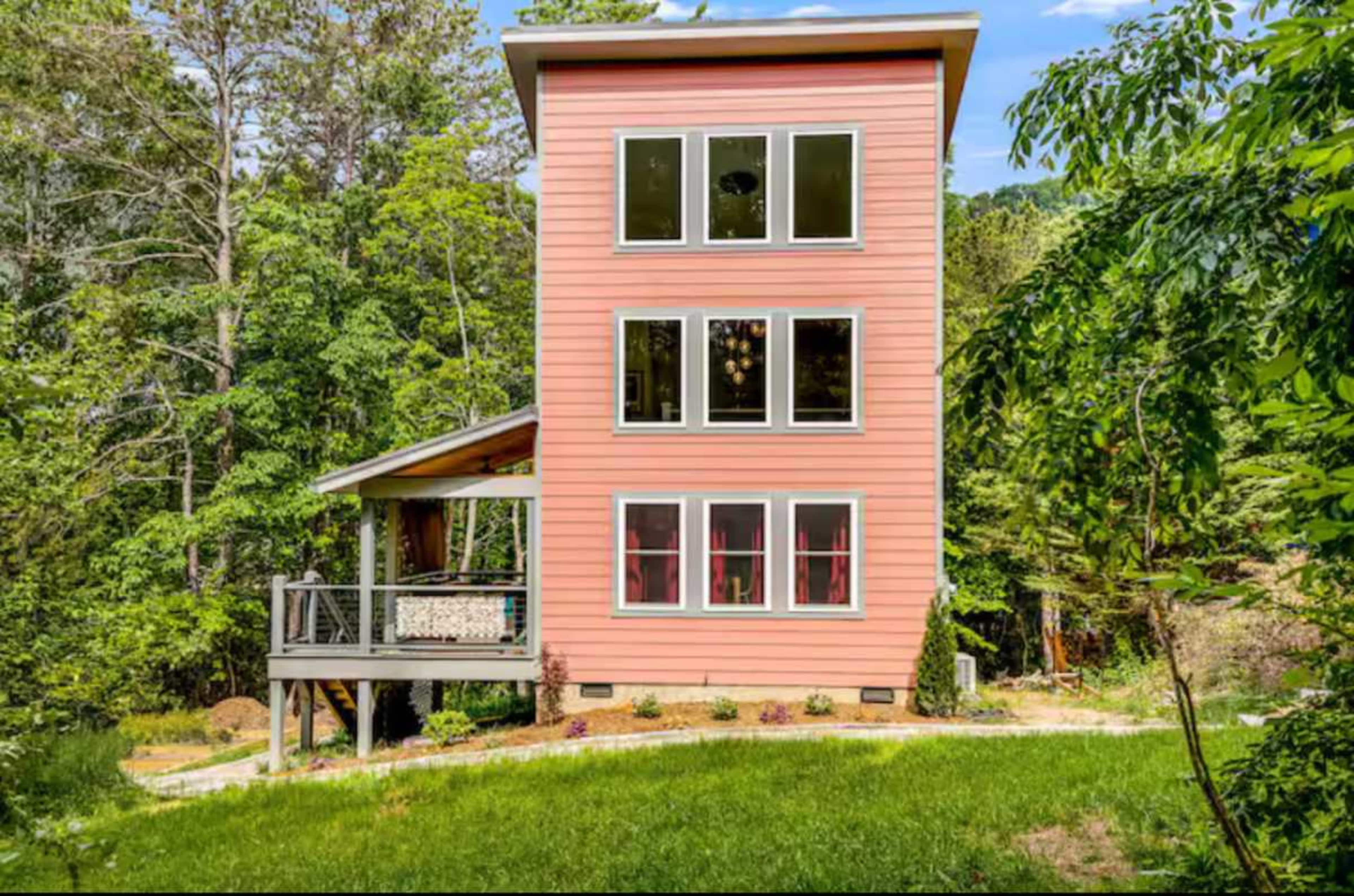 Black Mountain Barbie House 5 Min from Town Image in , Black mountain, NC