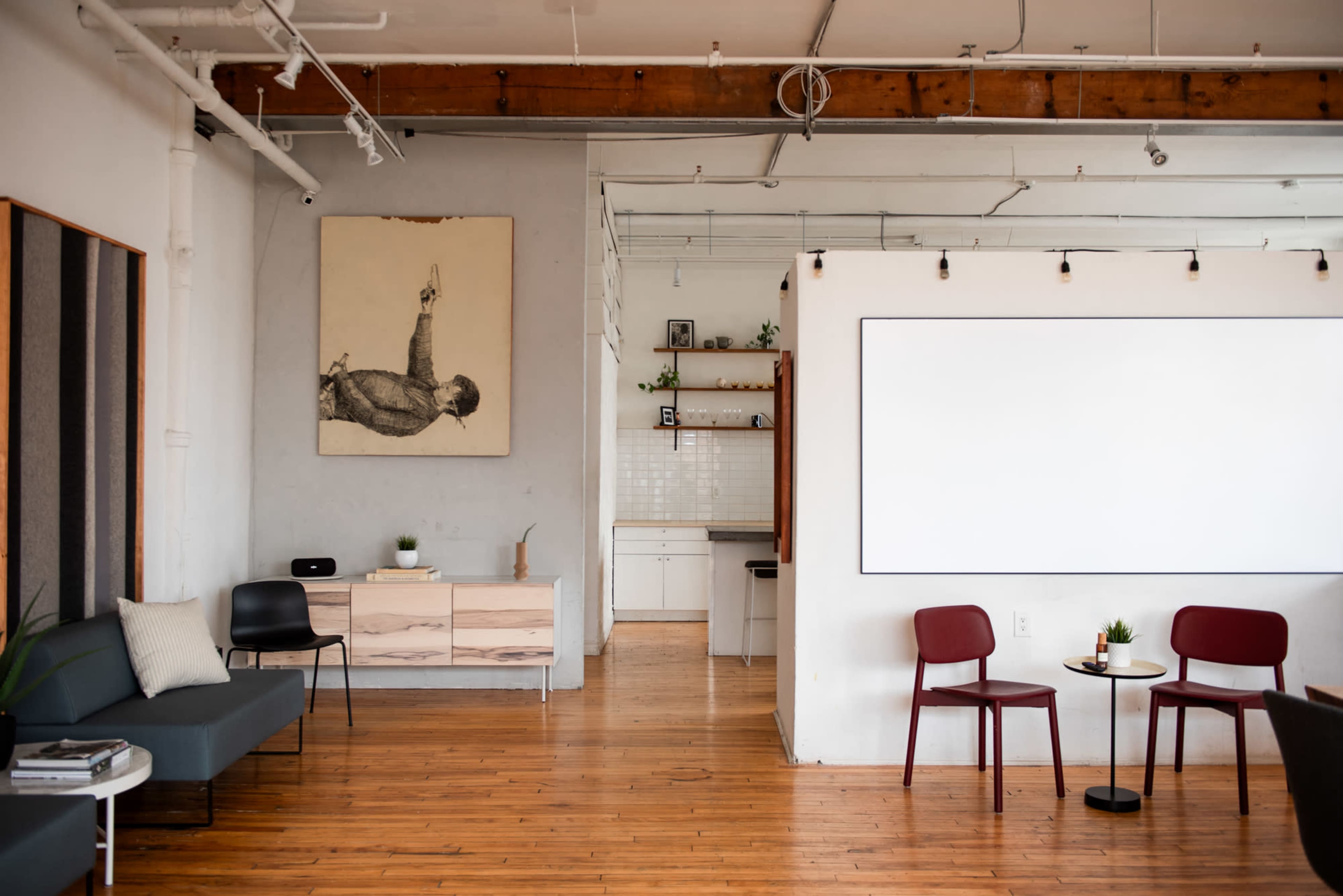 Versatile Loft Studio with Natural Light & Full Kitchen-Photoshoots, Productions & Creative Projects Image in Niagara, Toronto, ON