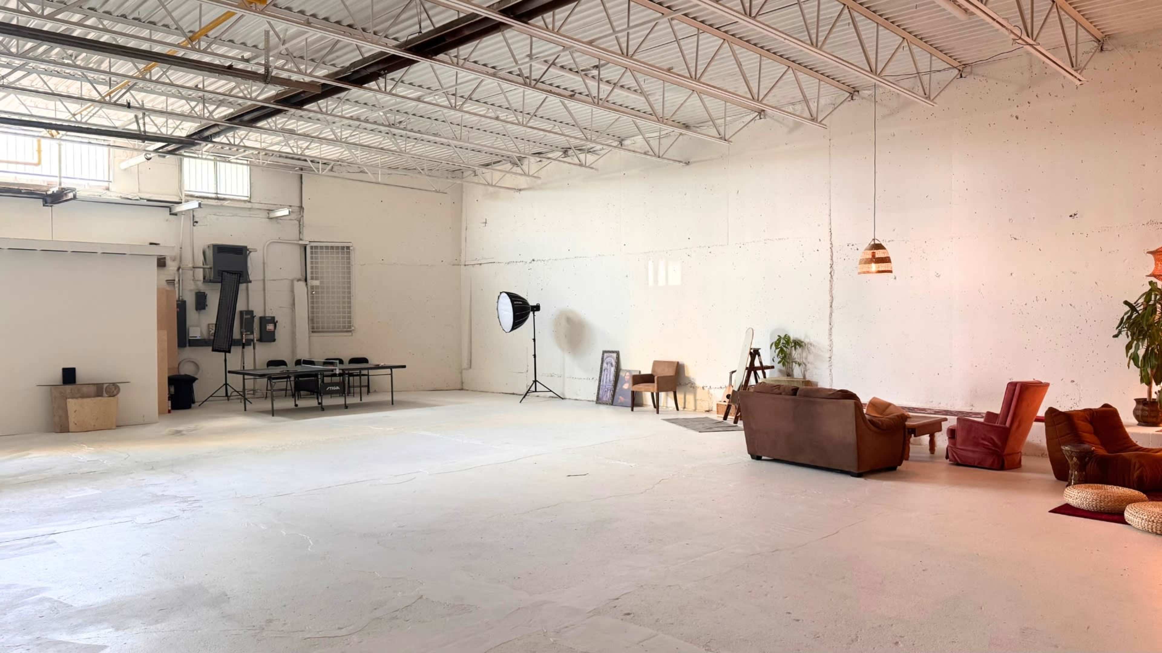 Bright & Open Hard Loft Studio Image in Flamborough, Dundas, ON
