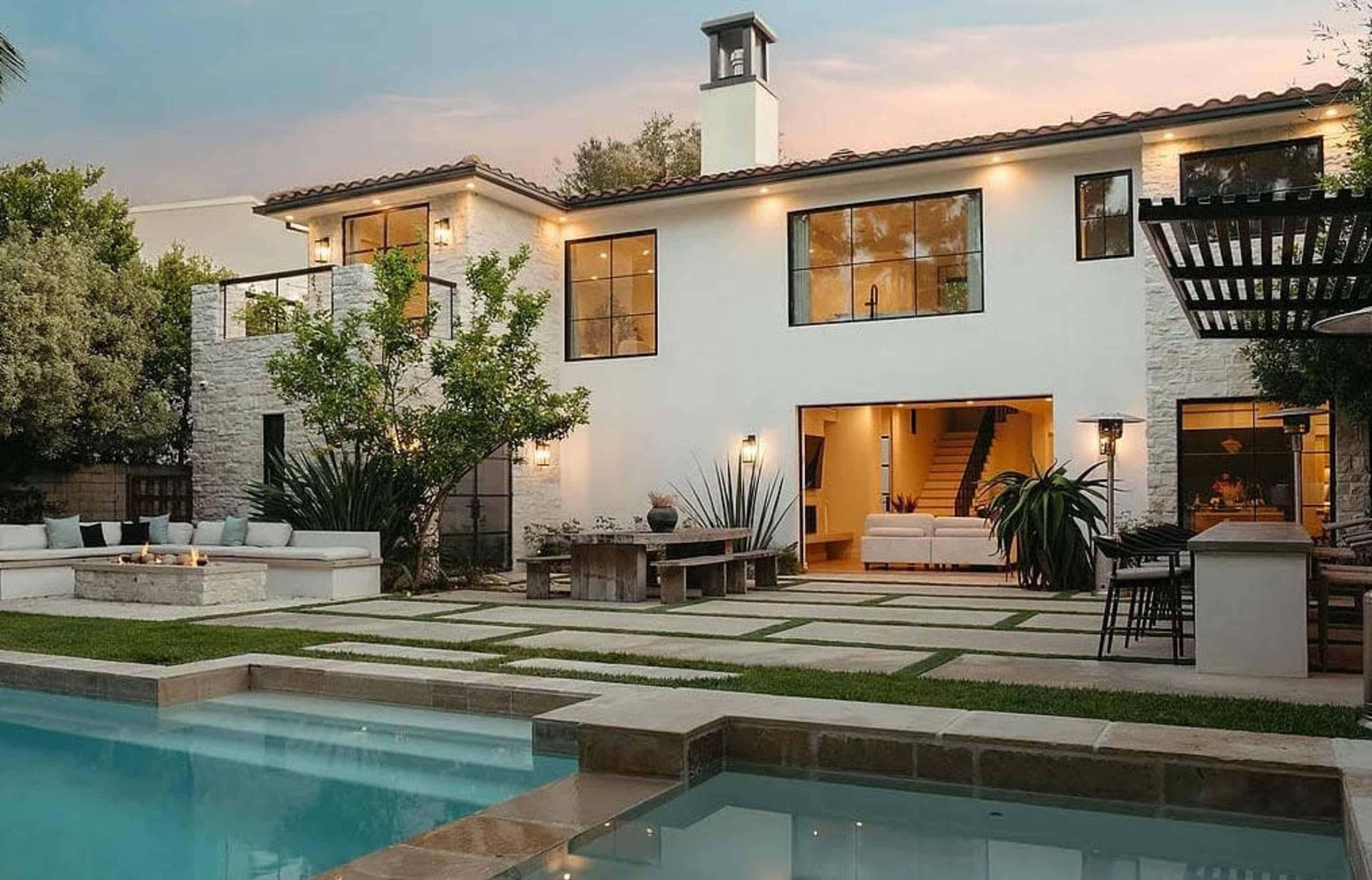 Wabi Sabi, clean, modern, lots of natural lighting, organic, content creation space Image in Newport Beach, Newport Beach, CA