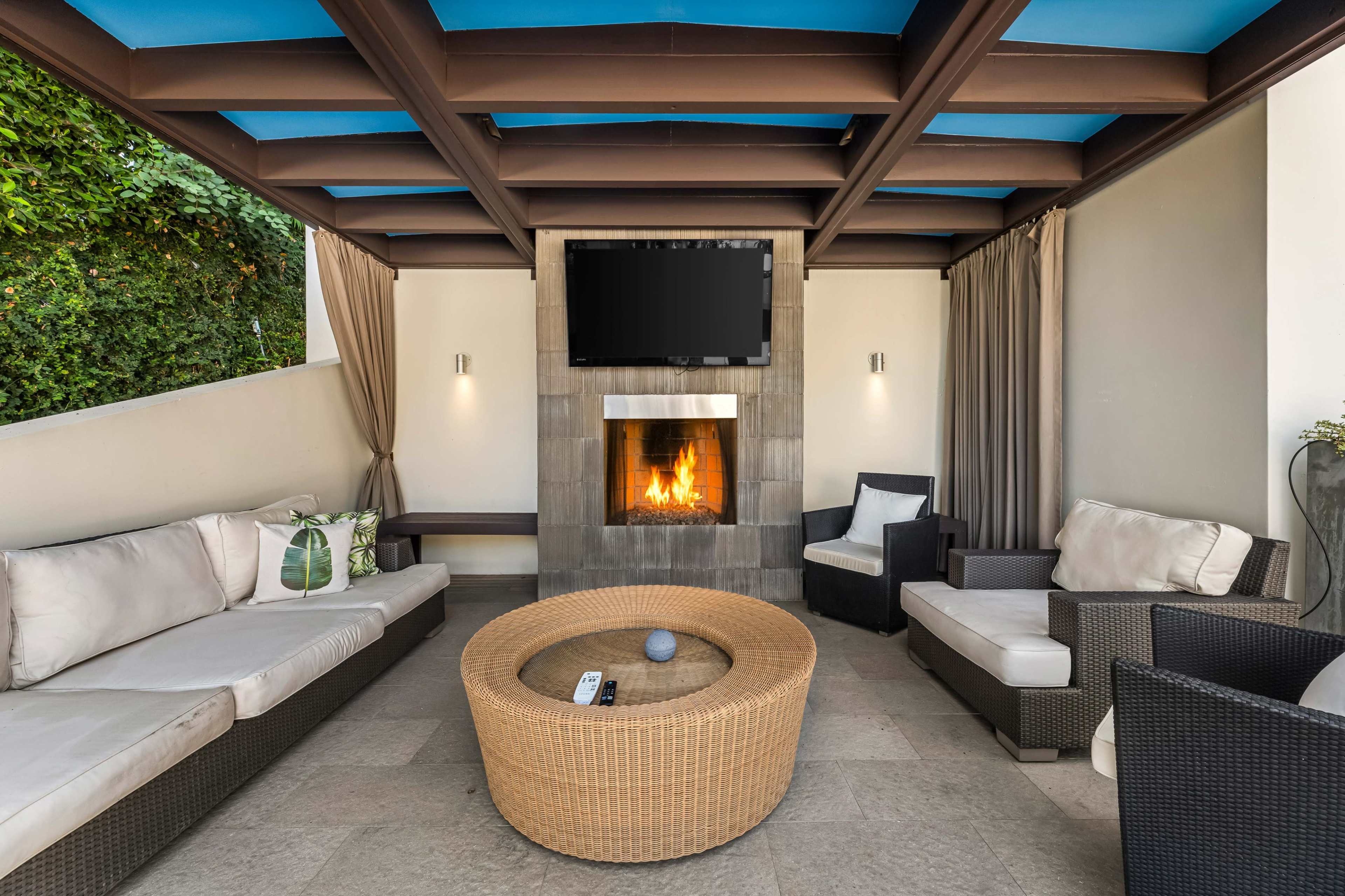 West Hollywood Hills Hot Tub and Beautiful View Image in Central LA, West Hollywood, CA