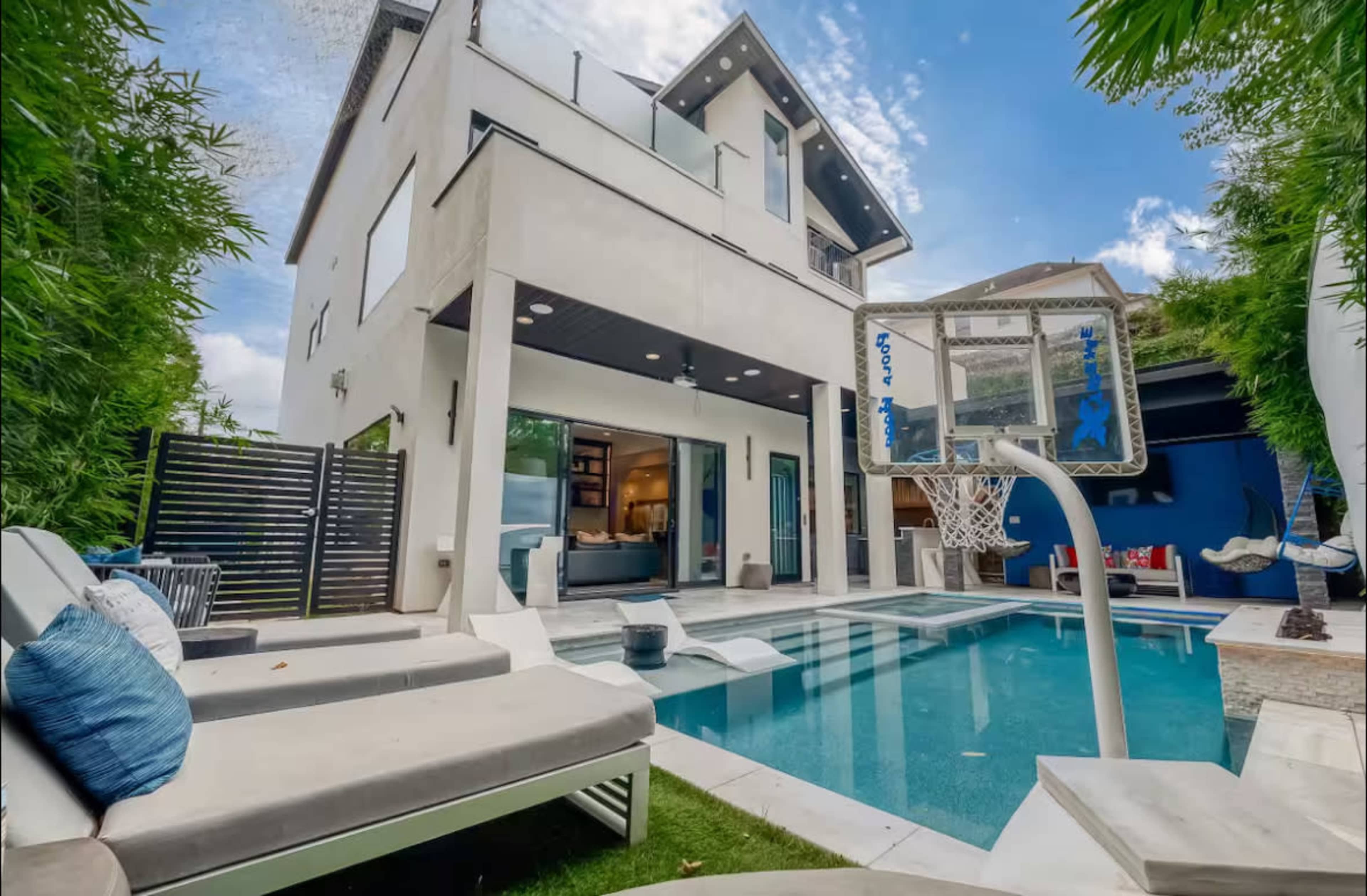 Luxury Pool Villa on Montrose Image in Hyde Park, Houston, TX