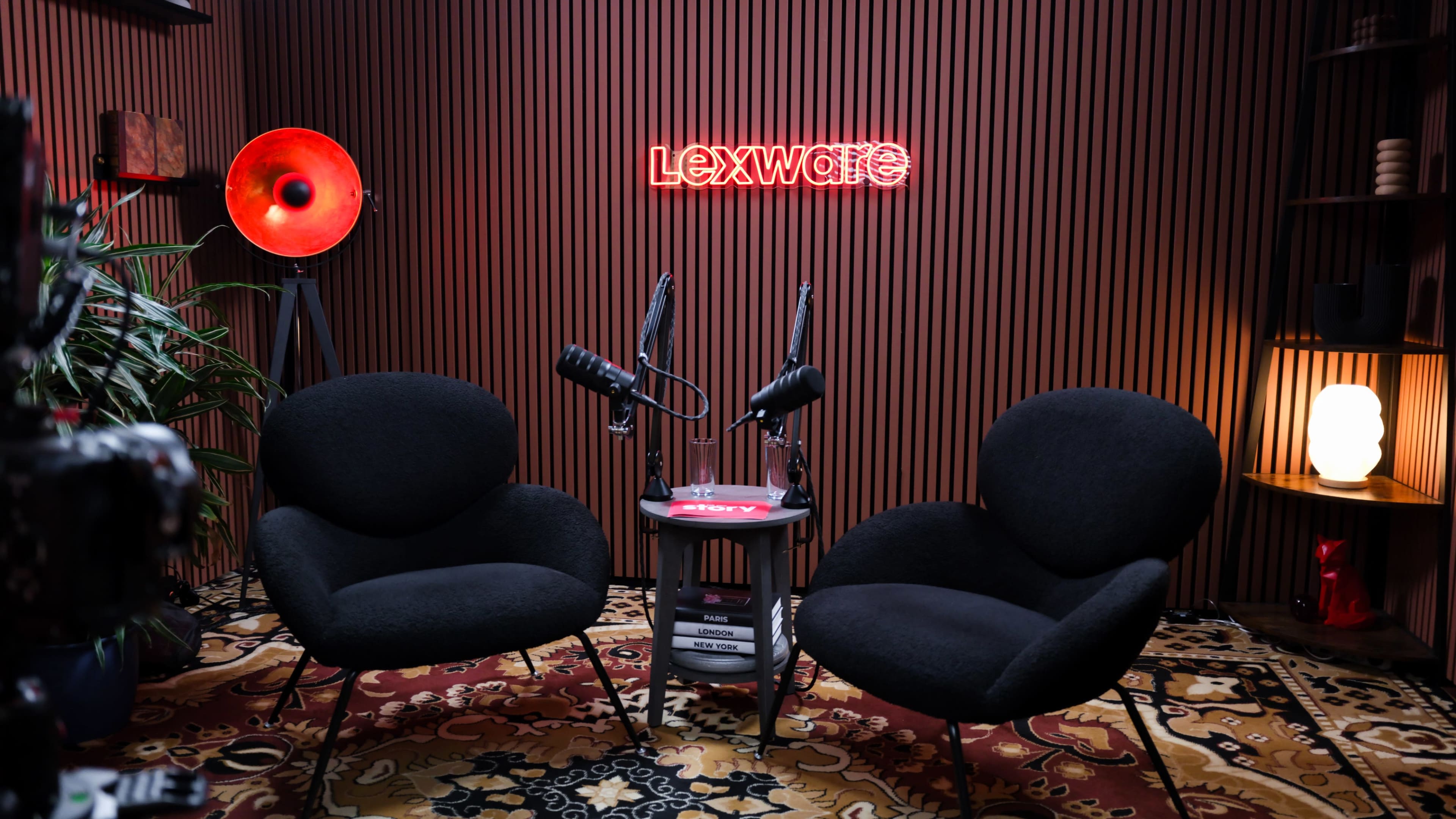 High-End Video Podcast Studio in Berlin mit verschiedenen Sets Image in Mariendorf, Berlin