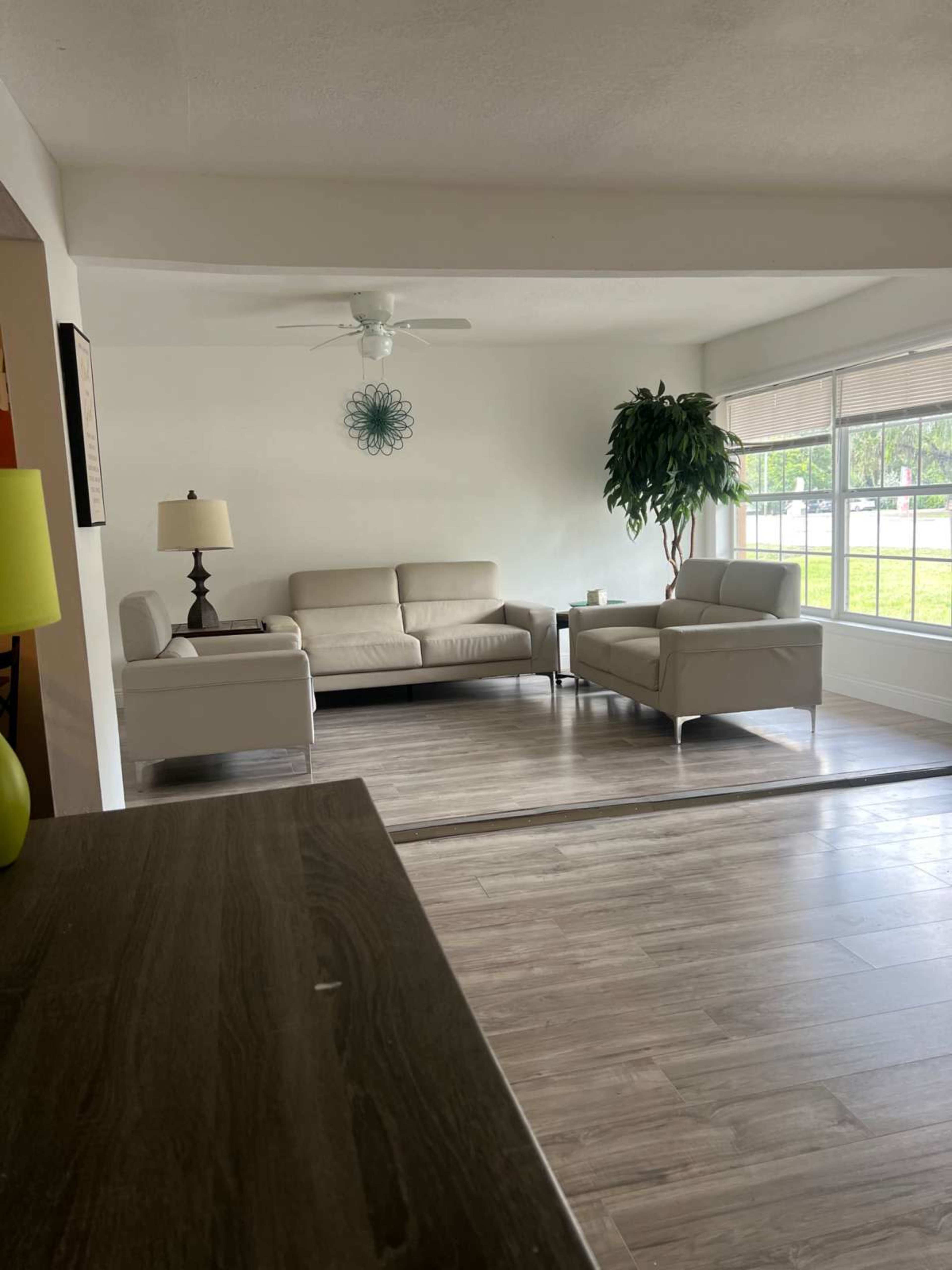 Charming Home with Backyard, Bridal Party Prep & Flexible Event Space Image in White City, Fort Pierce, FL