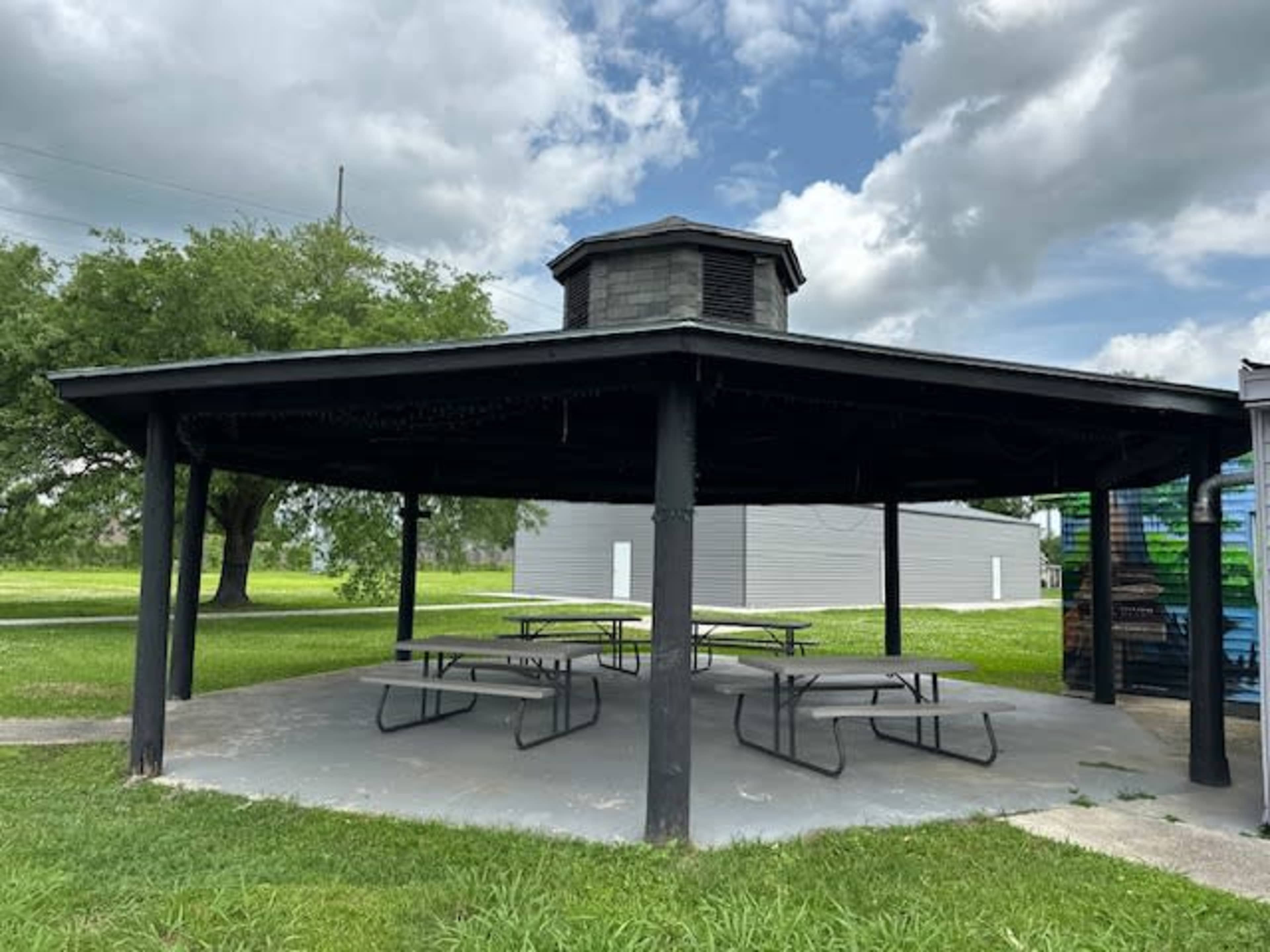 Charming Venue Space w/Gazebo located Beautiful spacious grounds Image in Reserve, Reserve, LA