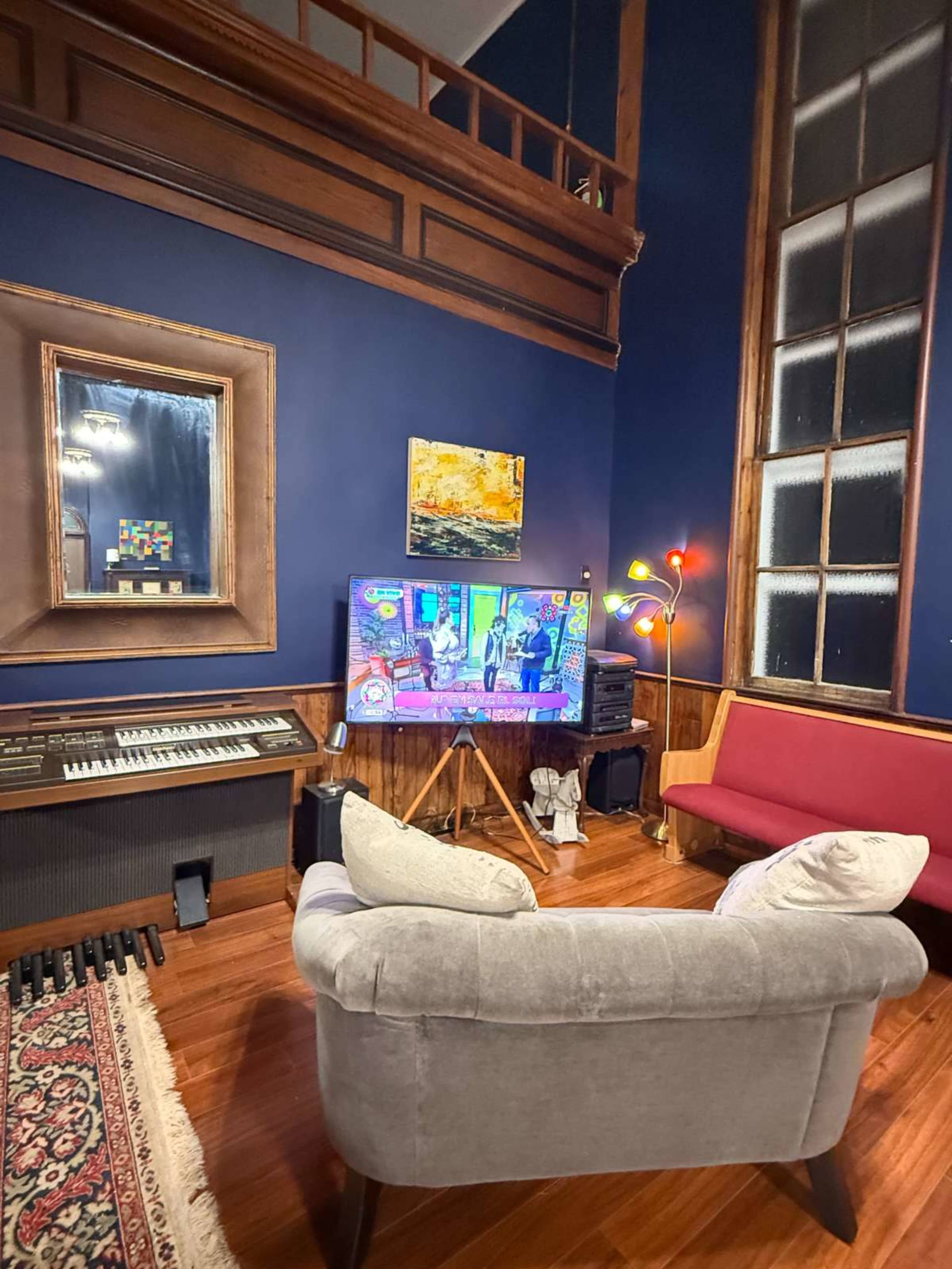 Shara Chapman Hall: a renovated church for events and social gatherings Image in Summit, charlotteville, NY