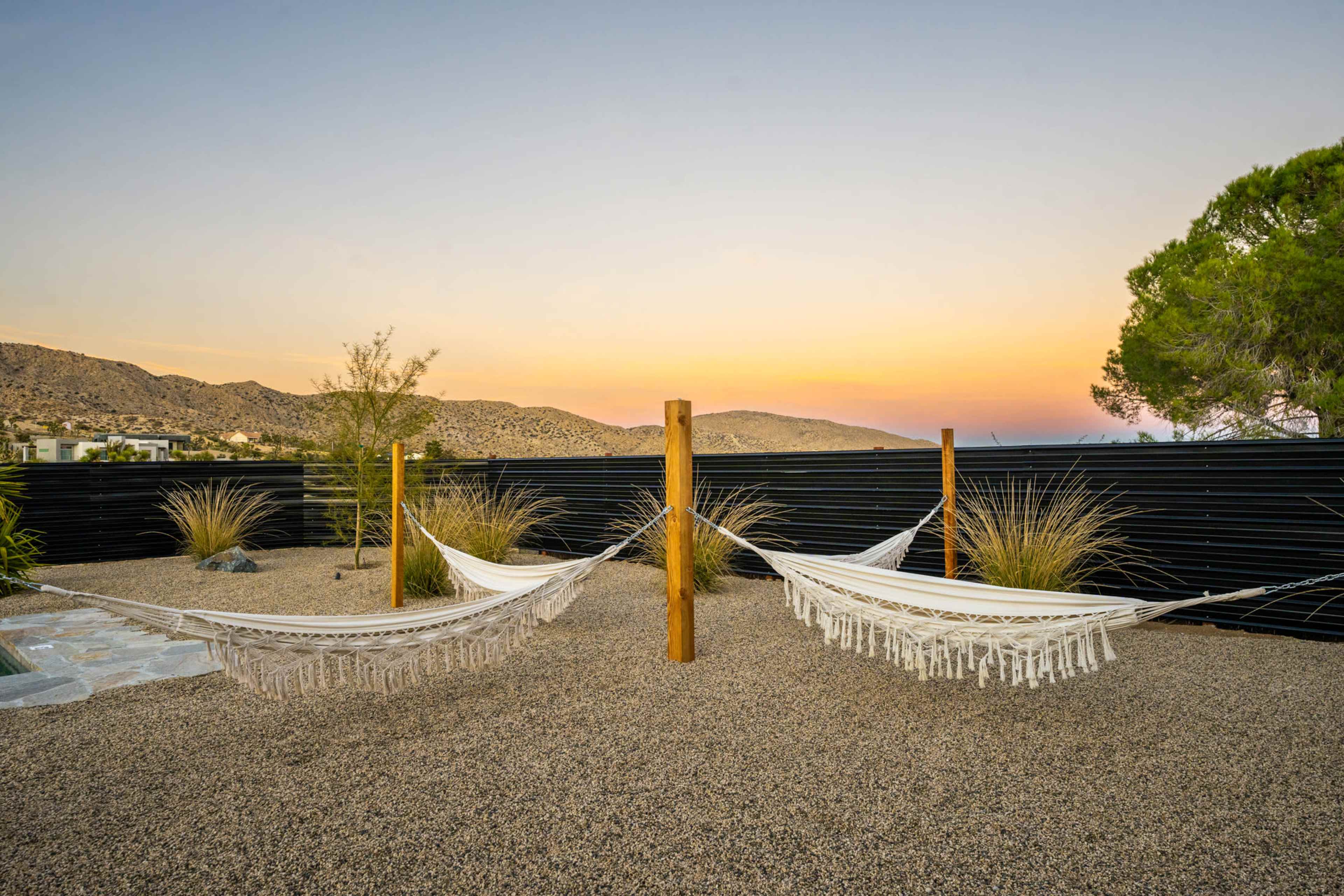 Stardust Luxe – A stylish luxury retreat in Yucca Valley with breathtaking views. Image in Yucca Valley, Yucca Valley, CA