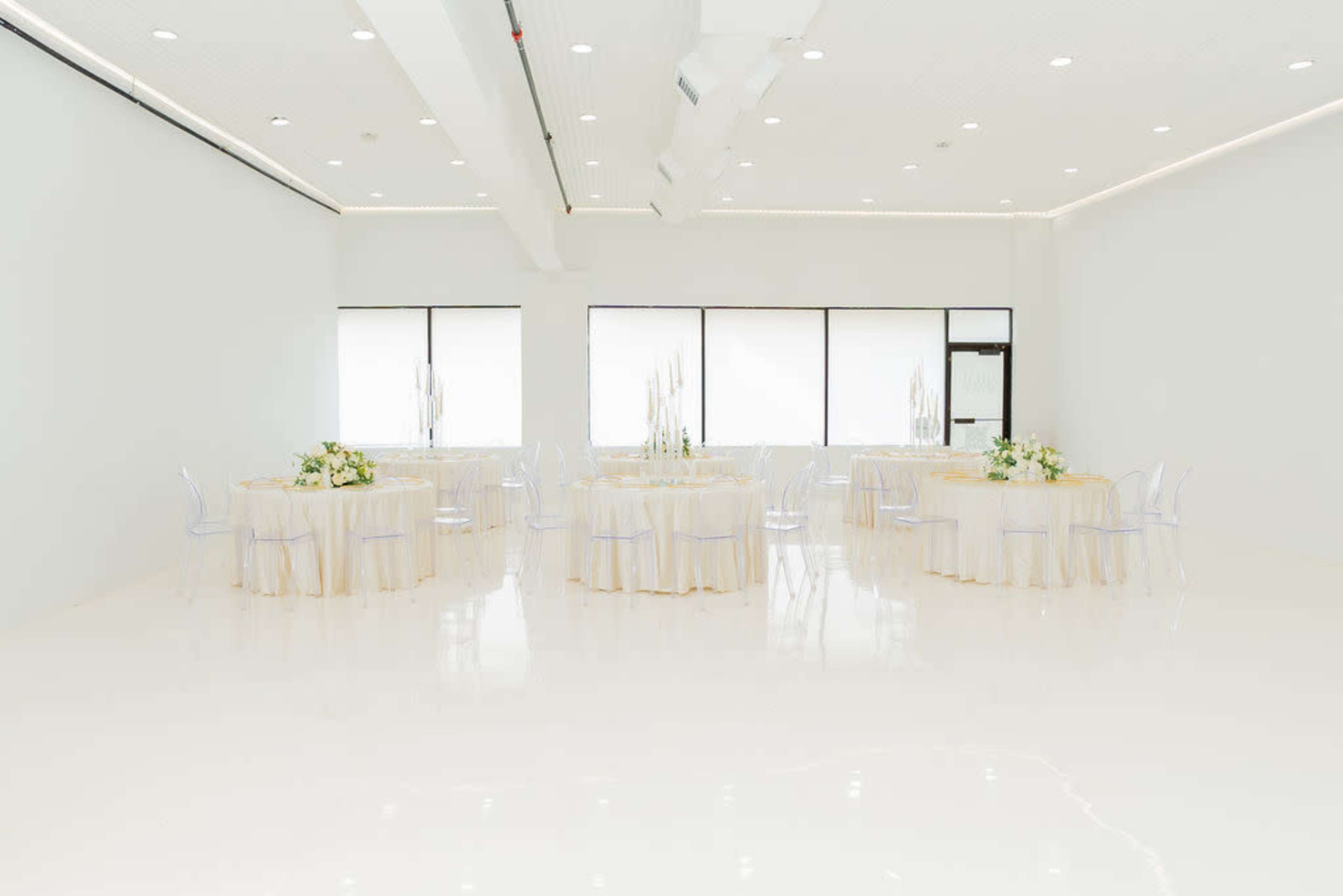 All white modern event space minutes away from the American Dream Mall and Teterboro Airport Image in Little Ferry, Little Ferry, NJ