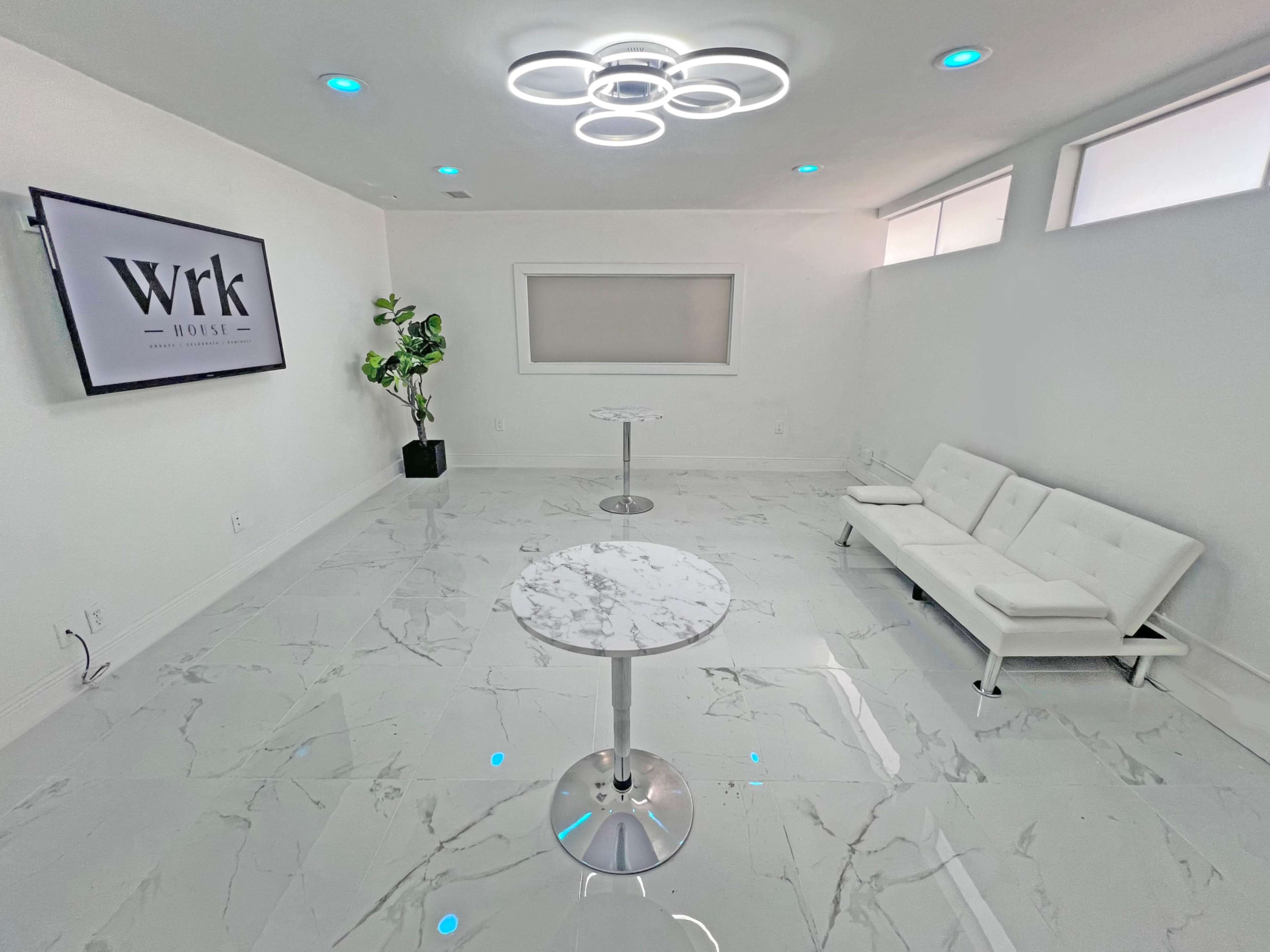 Modern Luxe Blank Canvas Image in Plantation, Plantation, FL