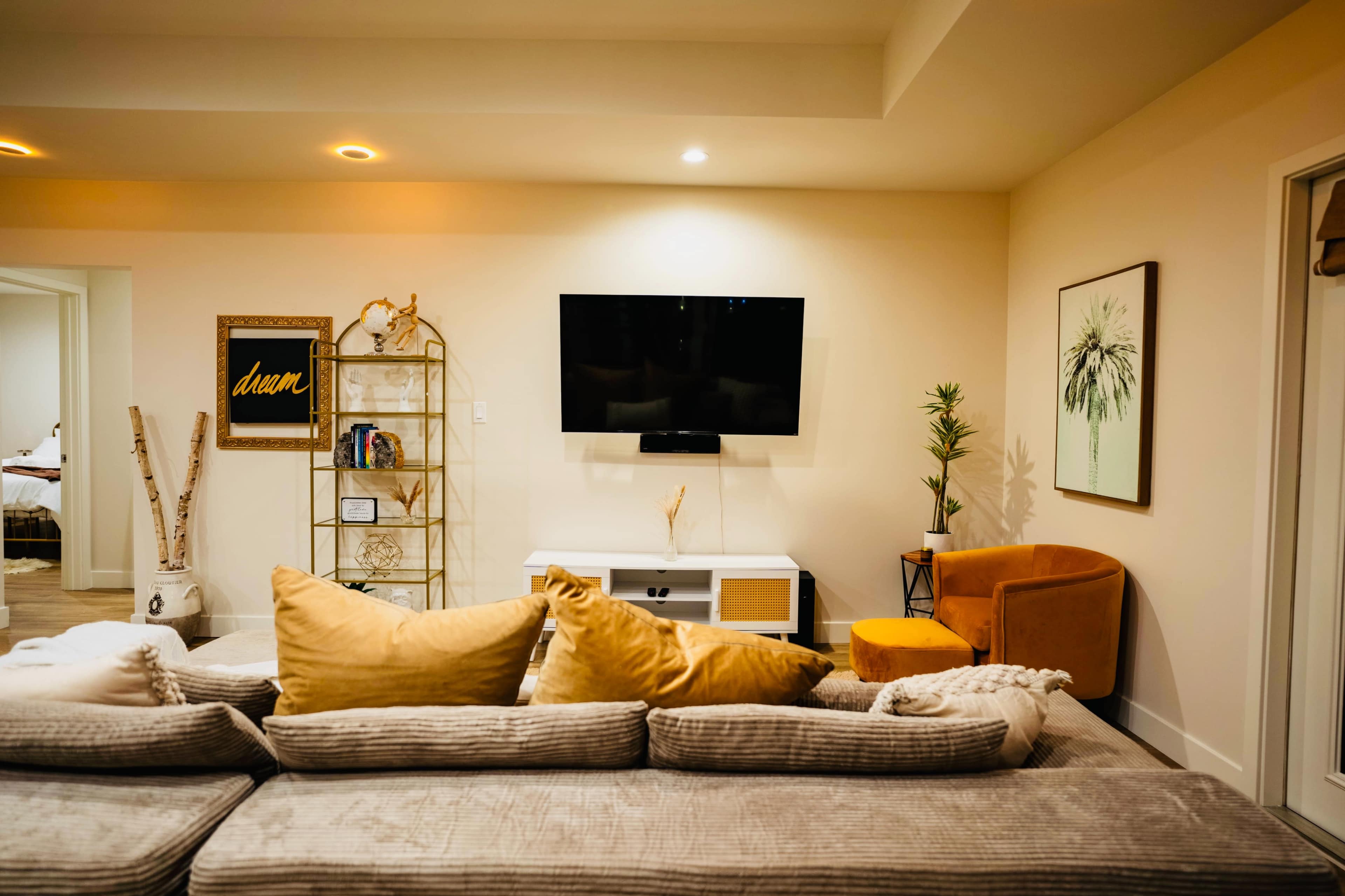 Luxurious & Stylish space for Creative Projects, Near Burbank Image in North Hollywood, Los Angeles, CA