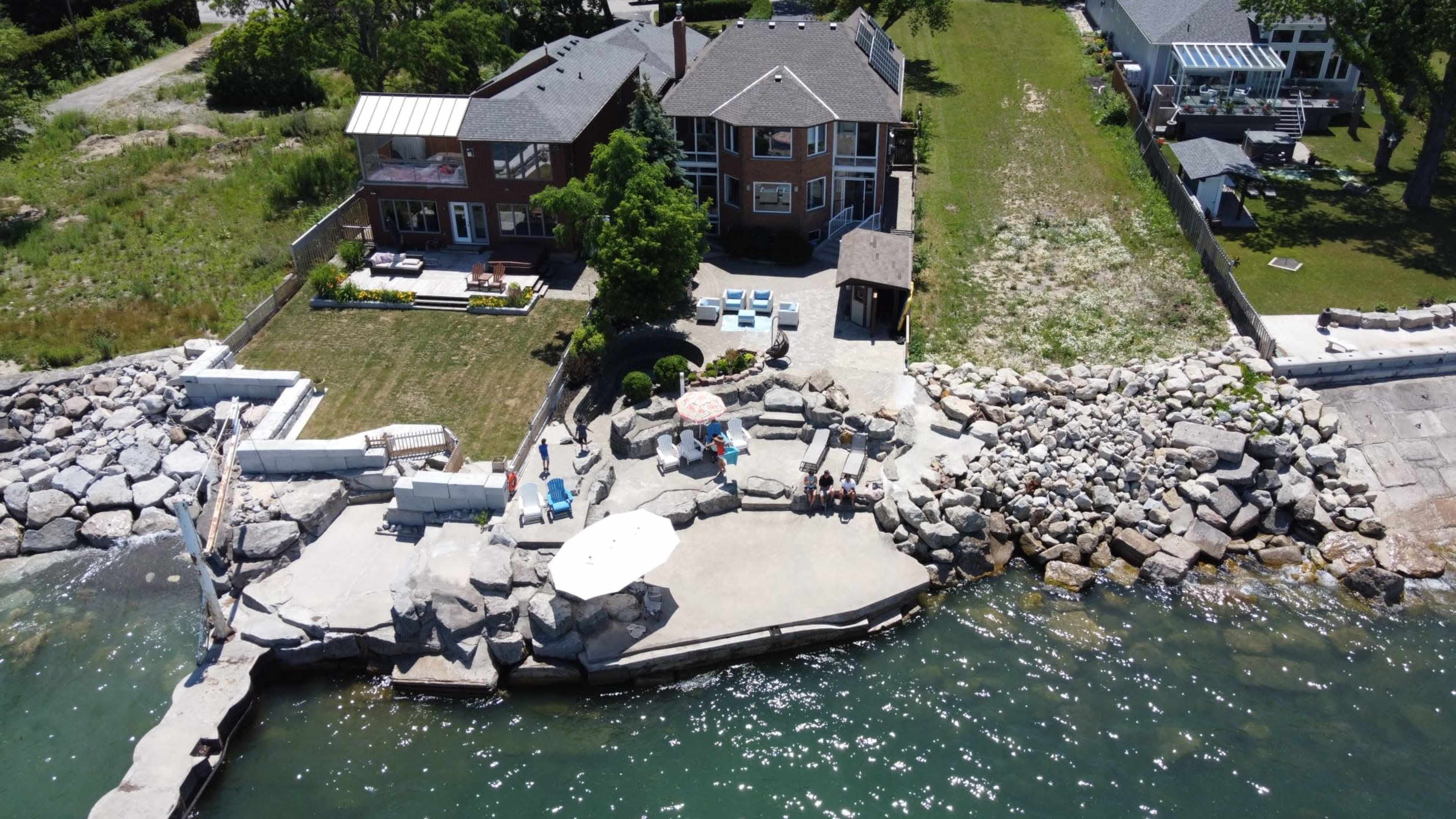 Lakefront House with 180 degree scenic views. Image in Stoney Creek, Stoney Creek, ON