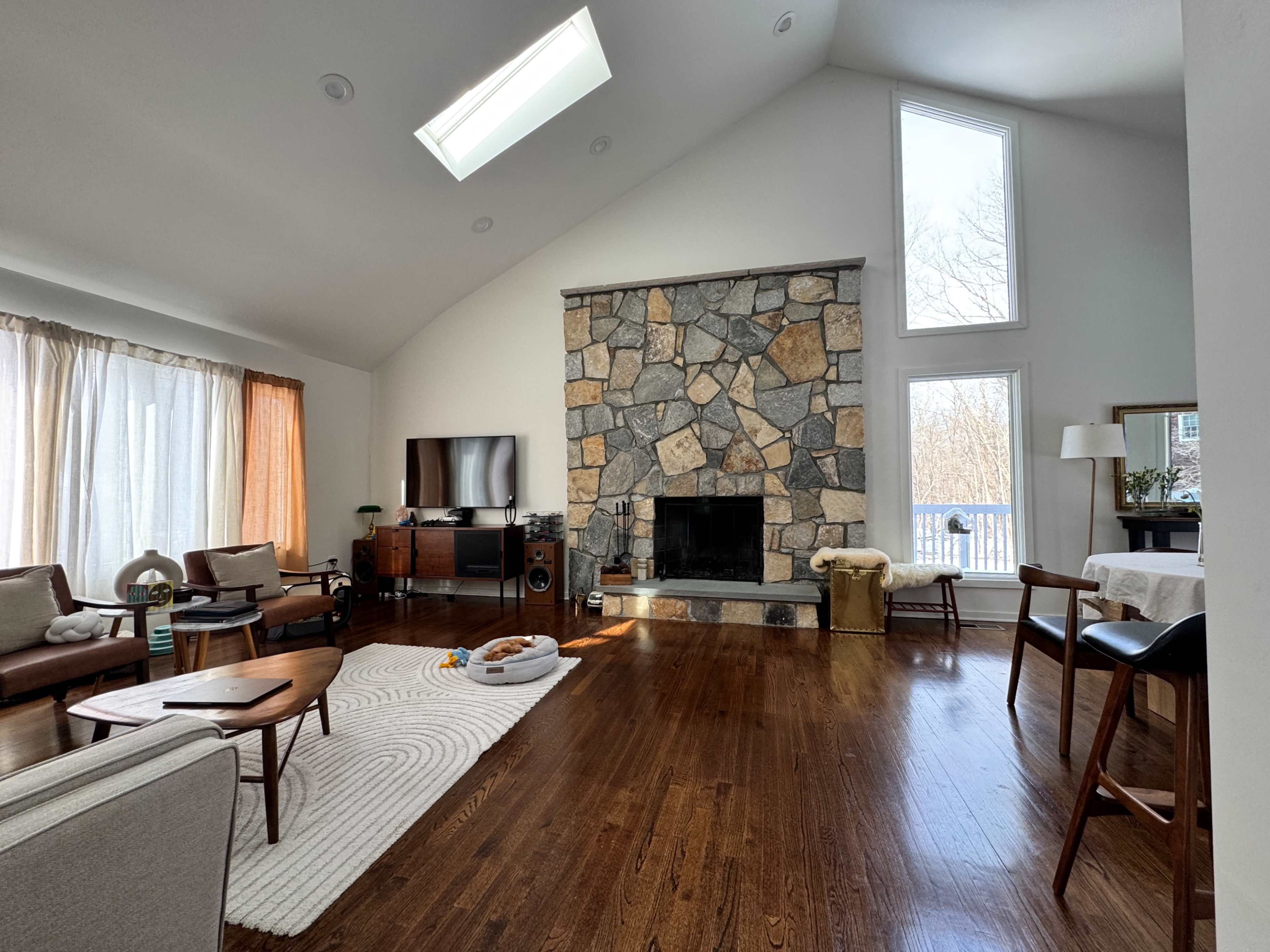 Cozy modern one acre home with loft style livingroom Image in Monroe, Monroe, CT