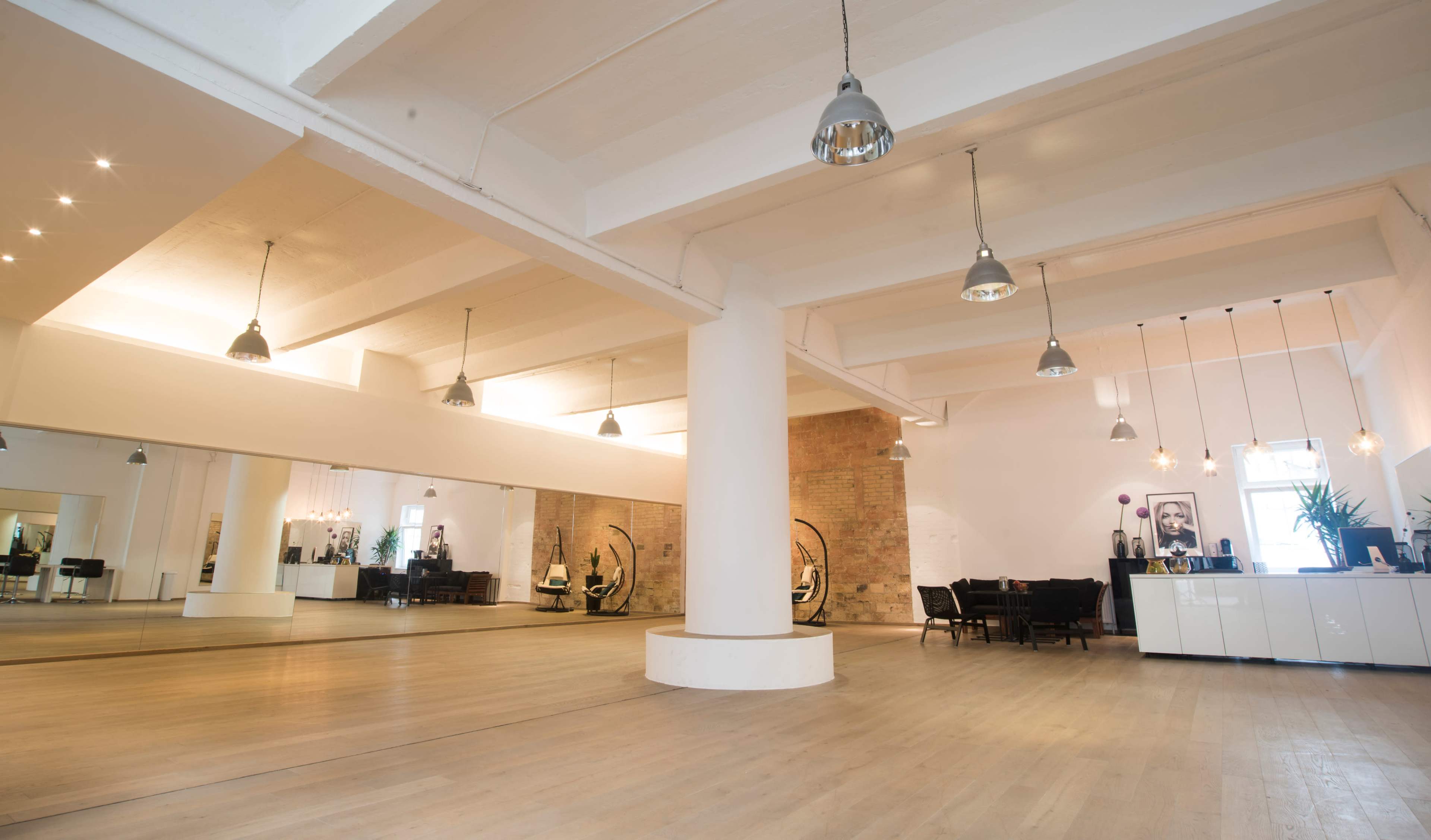 Urban charming studio space with good transport connection for meetings and business events Image in Halensee, Berlin, 