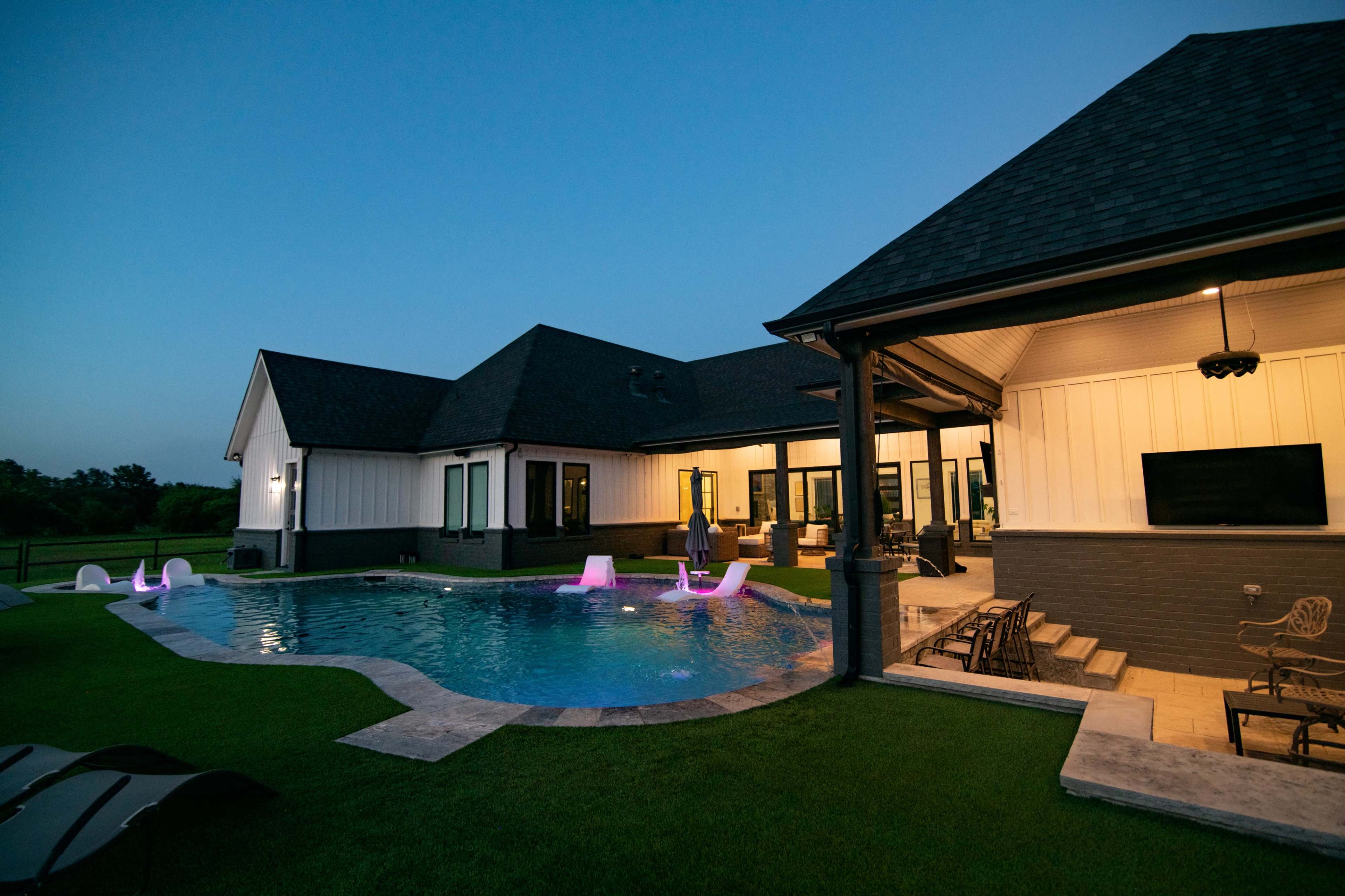 Open Concept Ranch Style House w/ Pool & Man Cave Image in Rendon, Burleson, TX