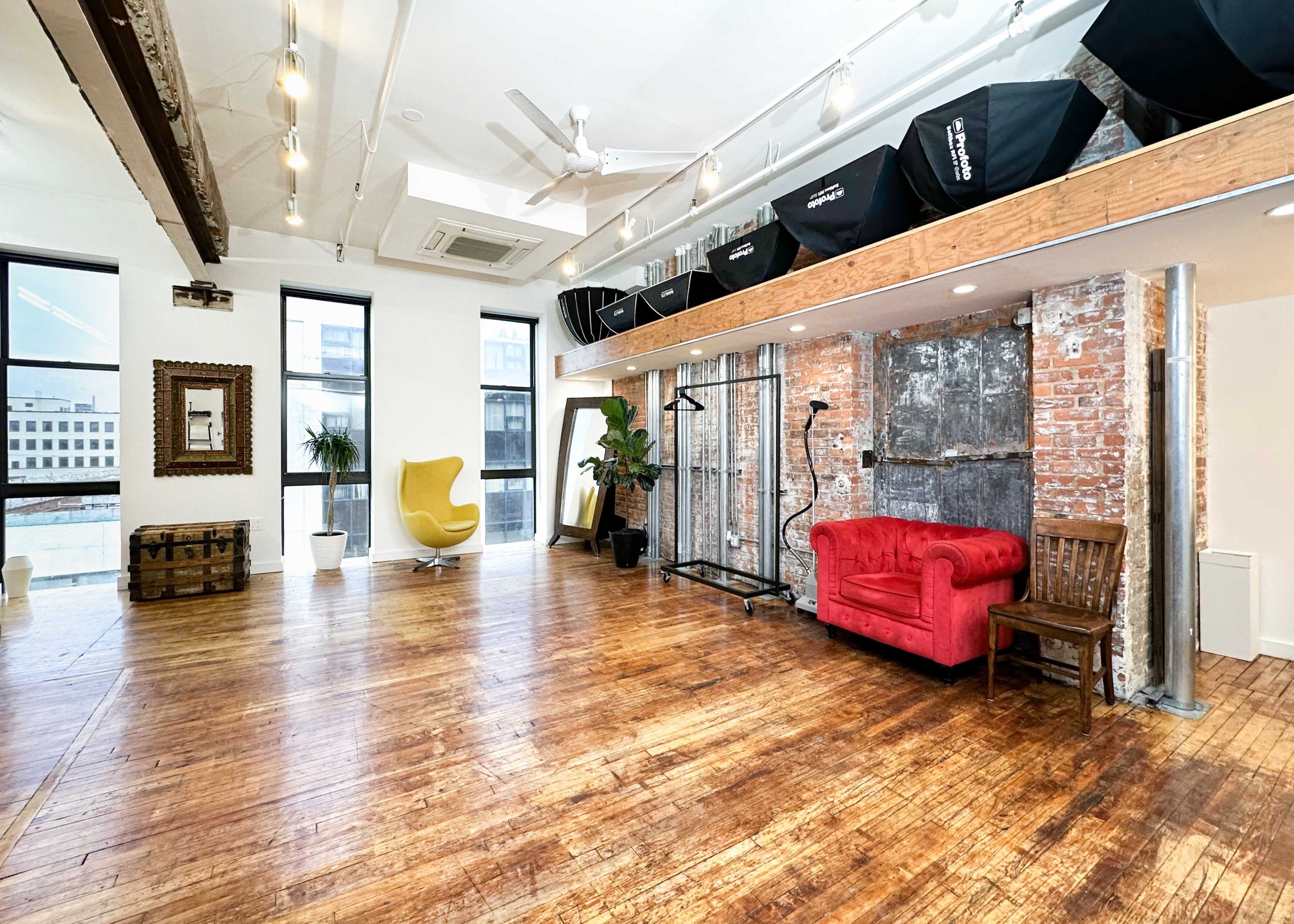 All Inclusive Greenpoint Photo Studio with Free Profoto Light Equipment Image in Greenpoint, Brooklyn, NY