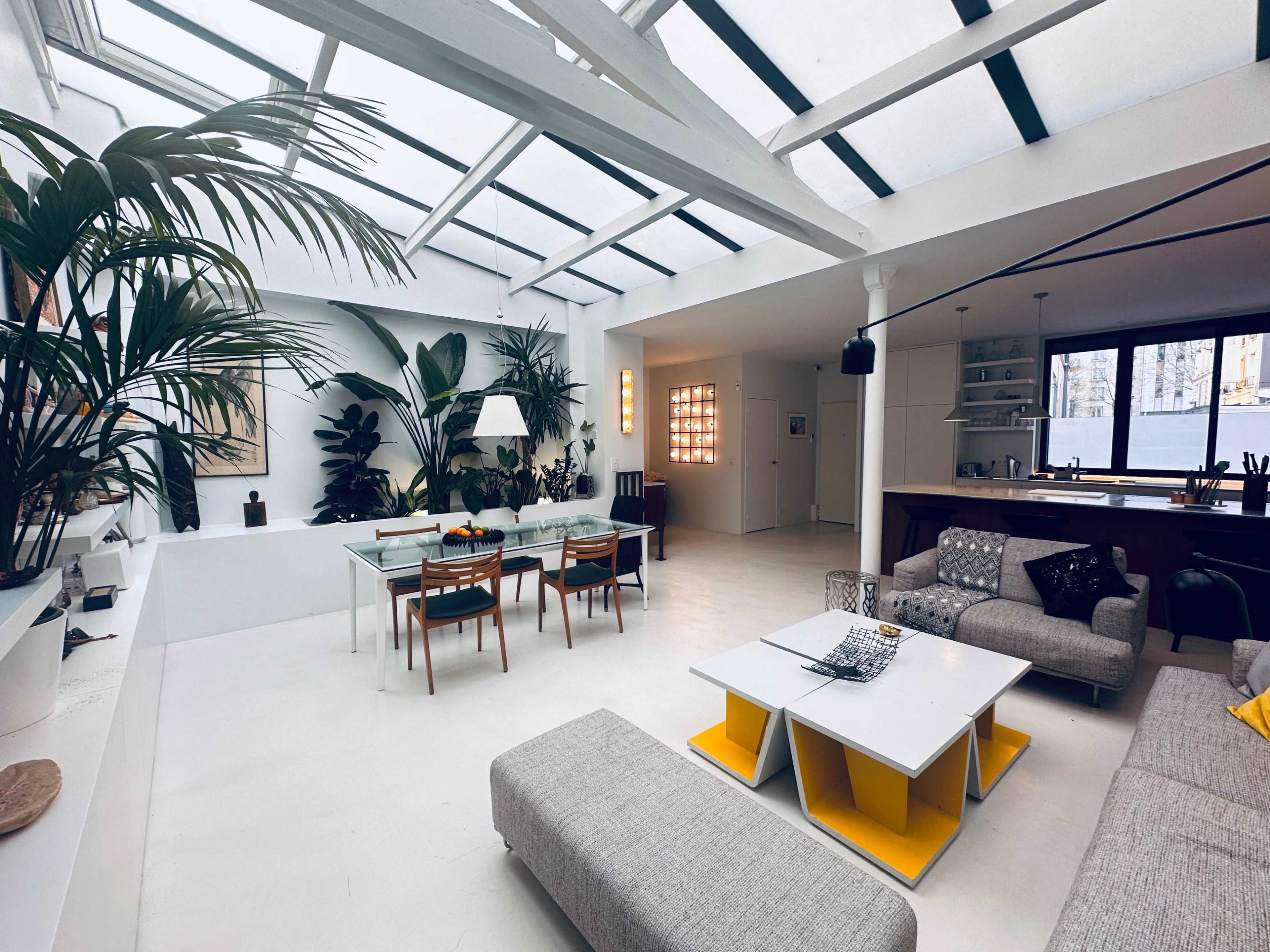 Loft oasis sous verrière vegétalisée paris 11 en RDC & Parking privé Image in Ste Marguerite, Paris