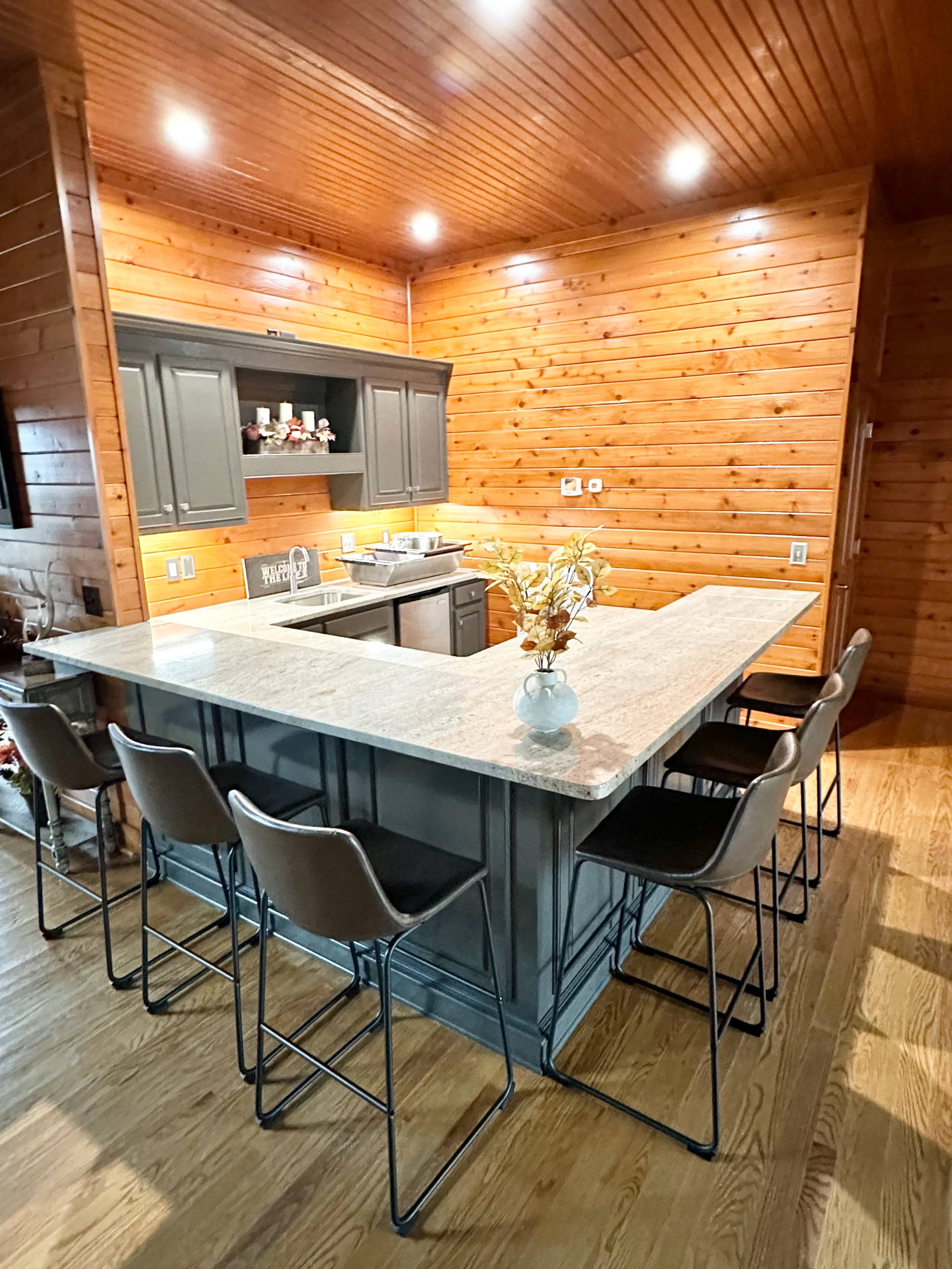 The Lodge: Rustic, Roomy, Refreshing, Retreat Image in , Christiana, TN