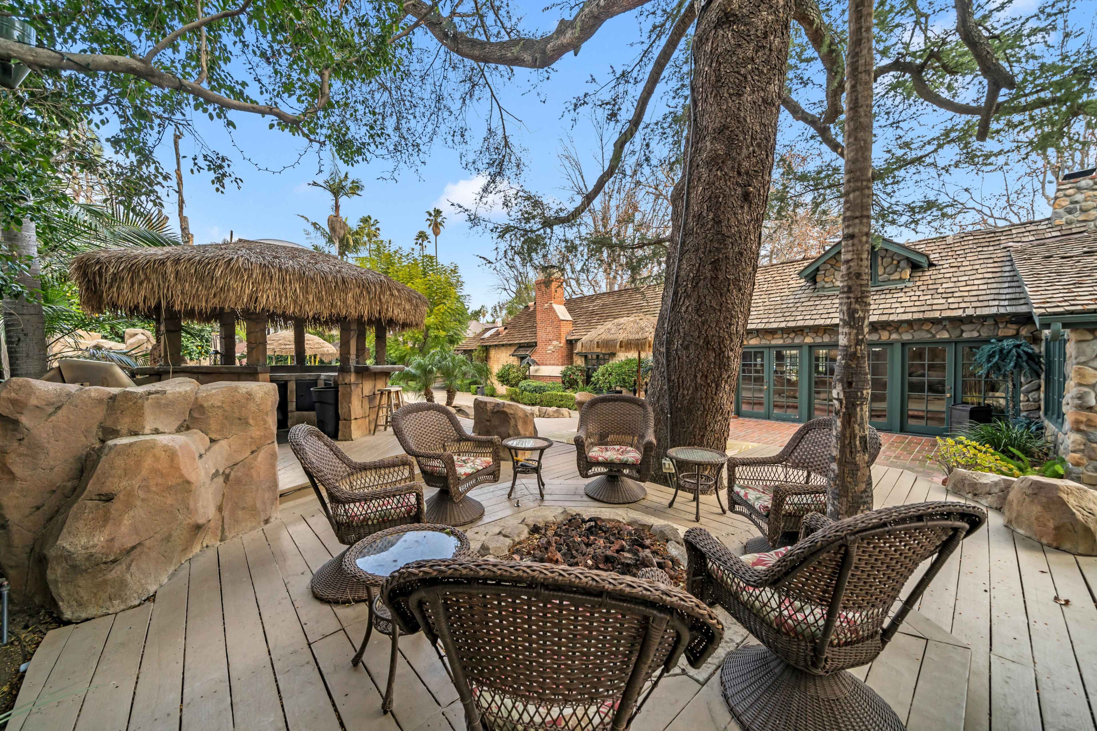 MAGICAL VALLEY VENUE: PERFECT FOR PRODUCTIONS Image in Valley Village, Valley Village, CA