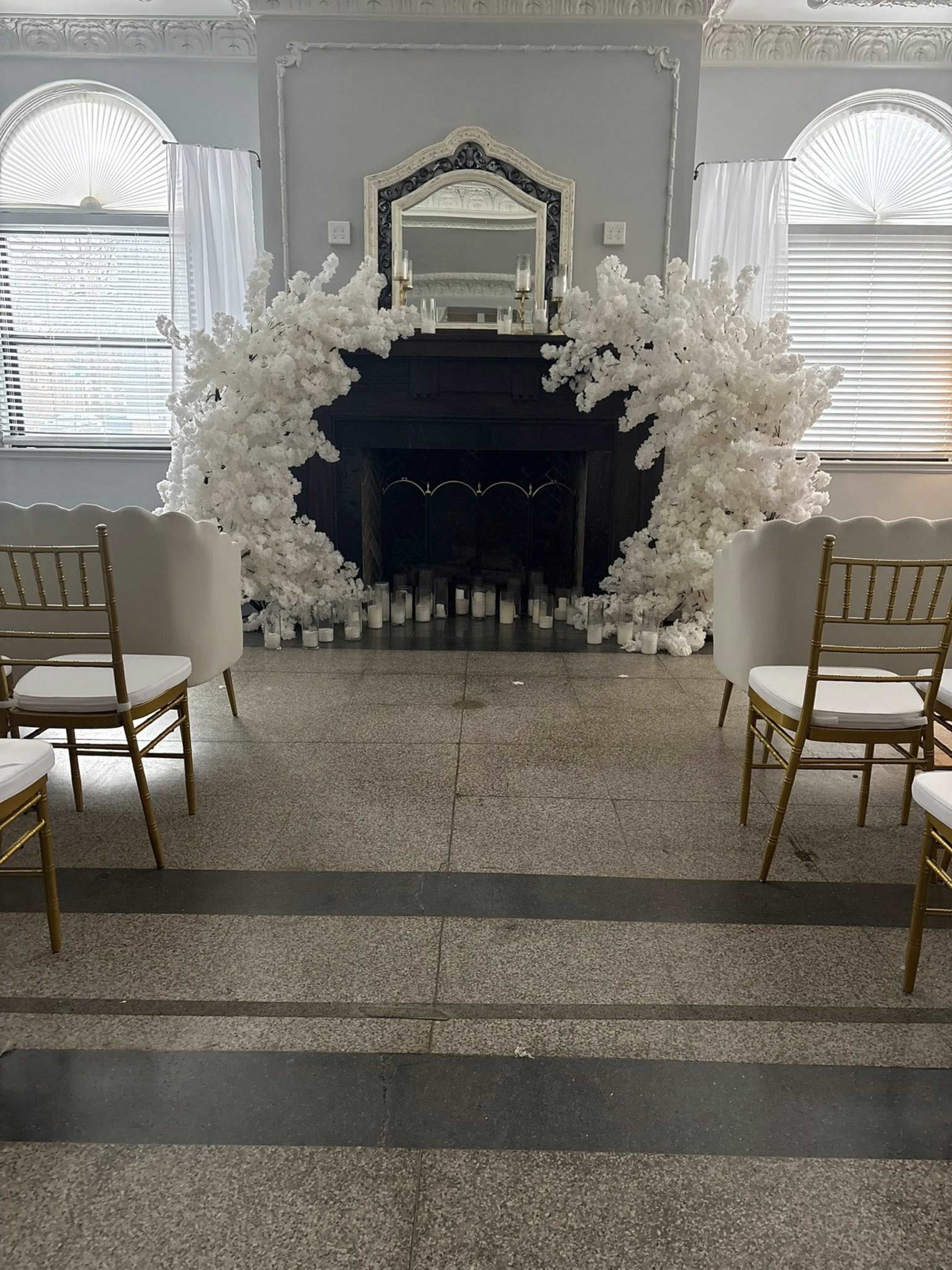 Historic Downtown Studio with Tall Ceilings & Romantic Aesthetic Image in Fort Wood, Chattanooga, TN