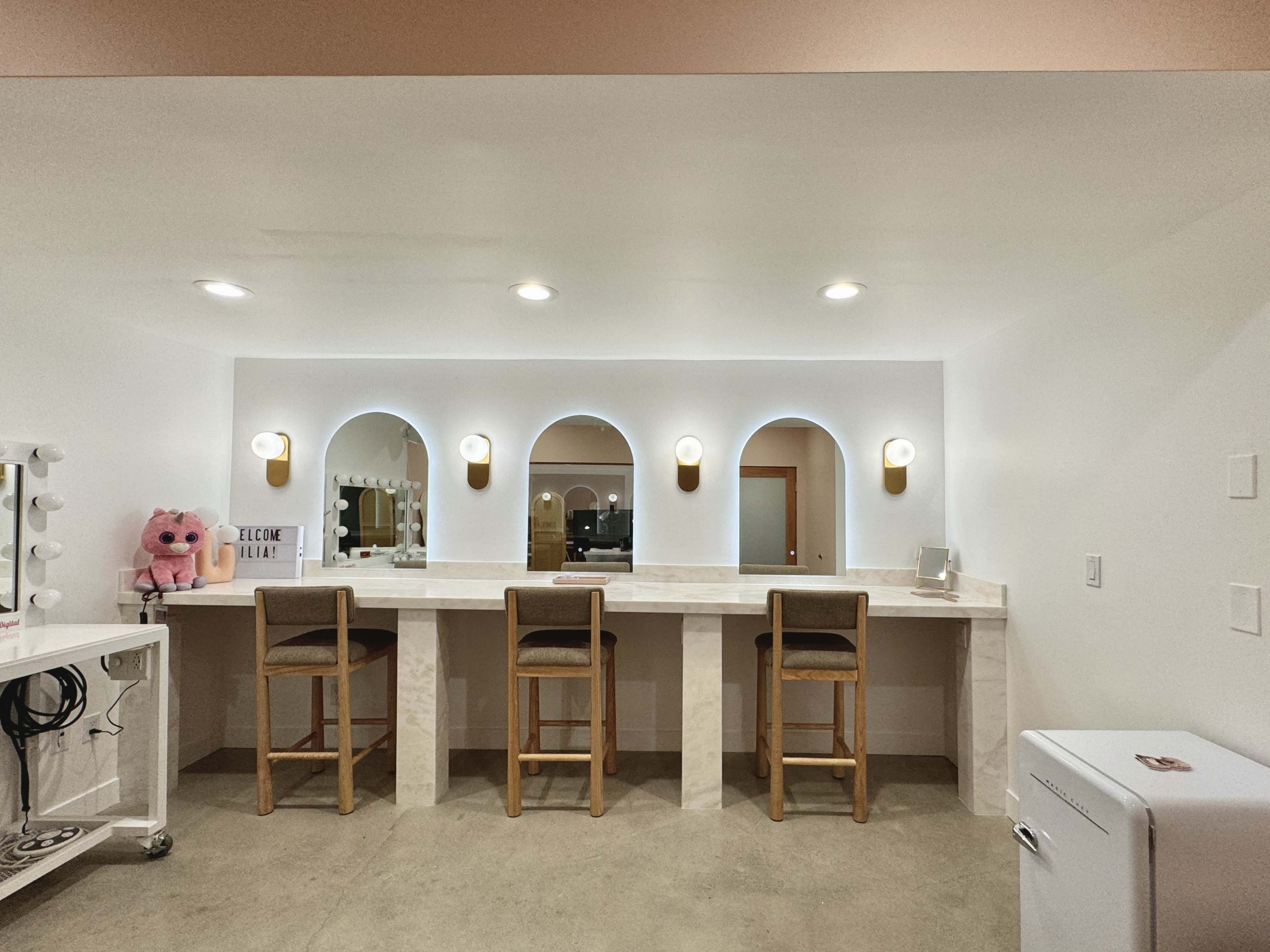 True Beauty Photo/Video Studio perfect for beauty shoots or other creative projects Image in Palms, Los Angeles, CA