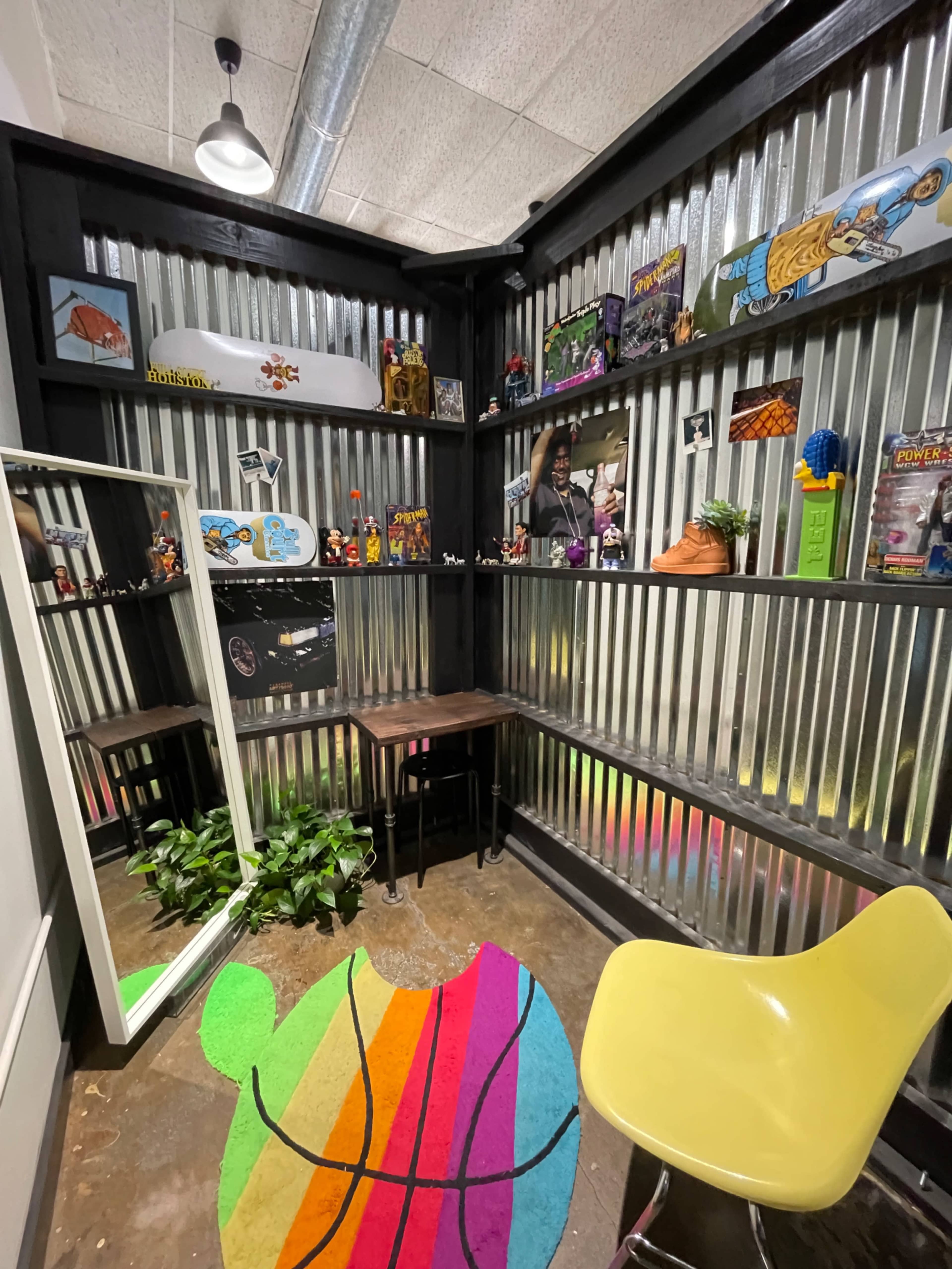 Montrose Retail Space with Soaring Ceilings & Immaculate Vibes Image in Montrose, Houston, TX