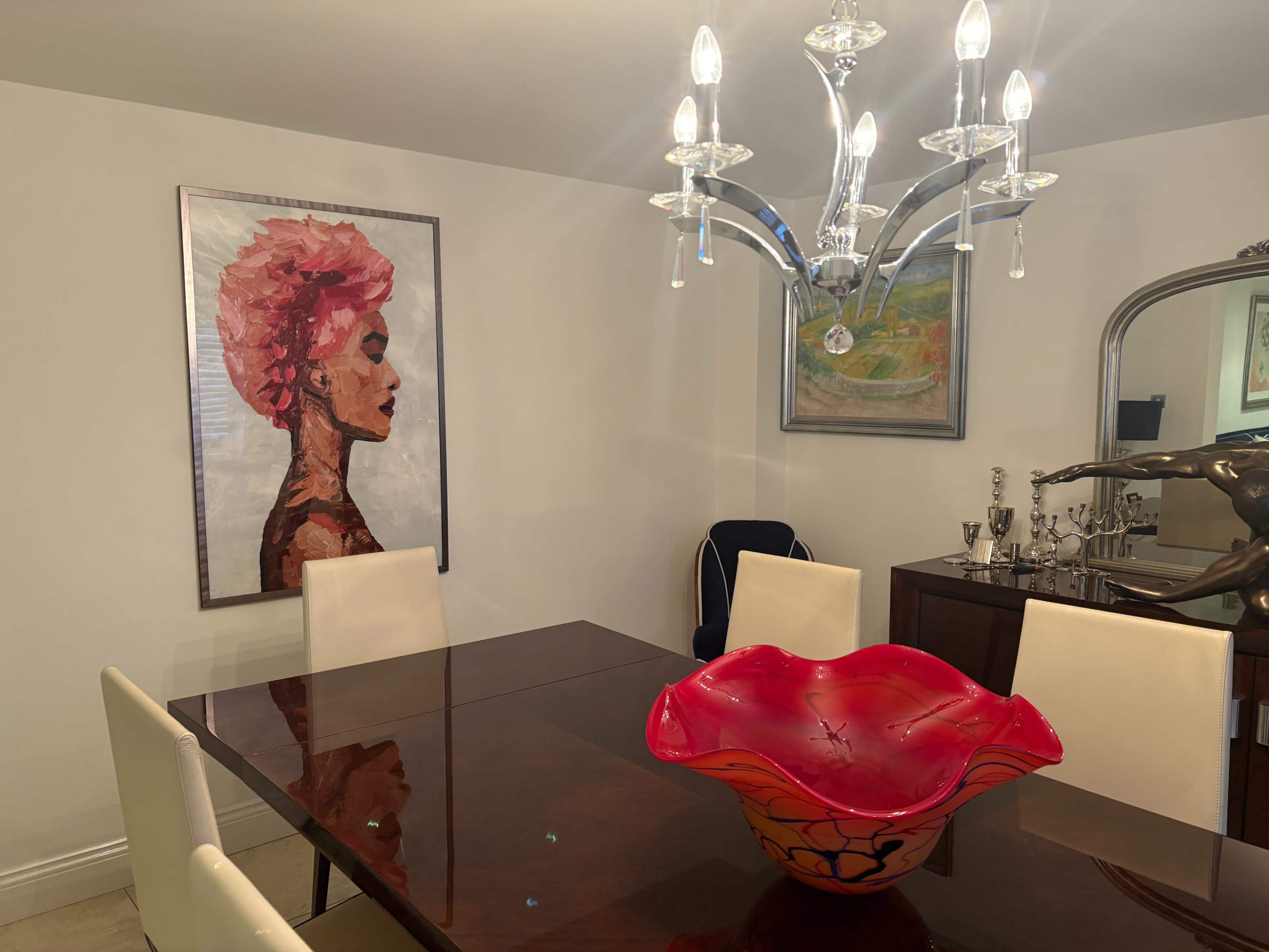 Contemporary Luxury Apartment Image in Hendon, LONDON, ENG