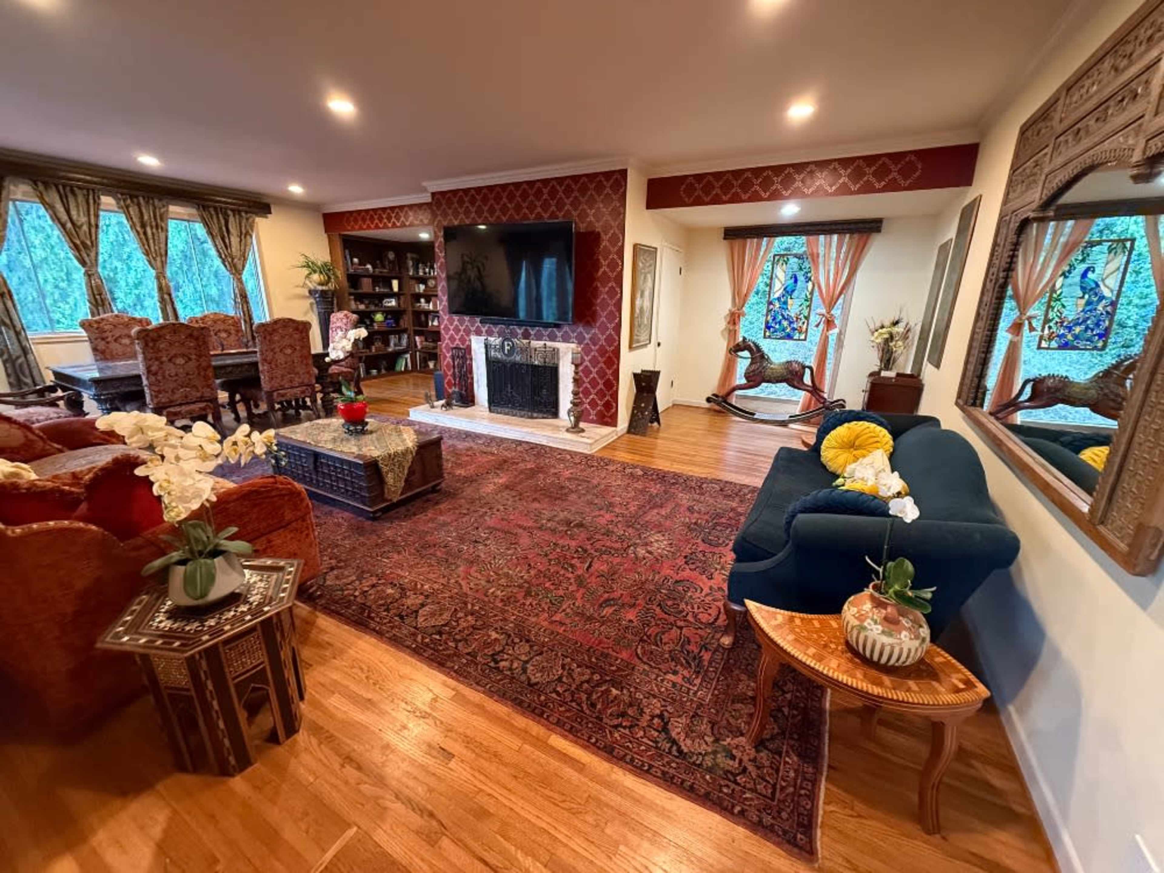 Formal living room - FOR PHOTO SHOOTS ONLY 