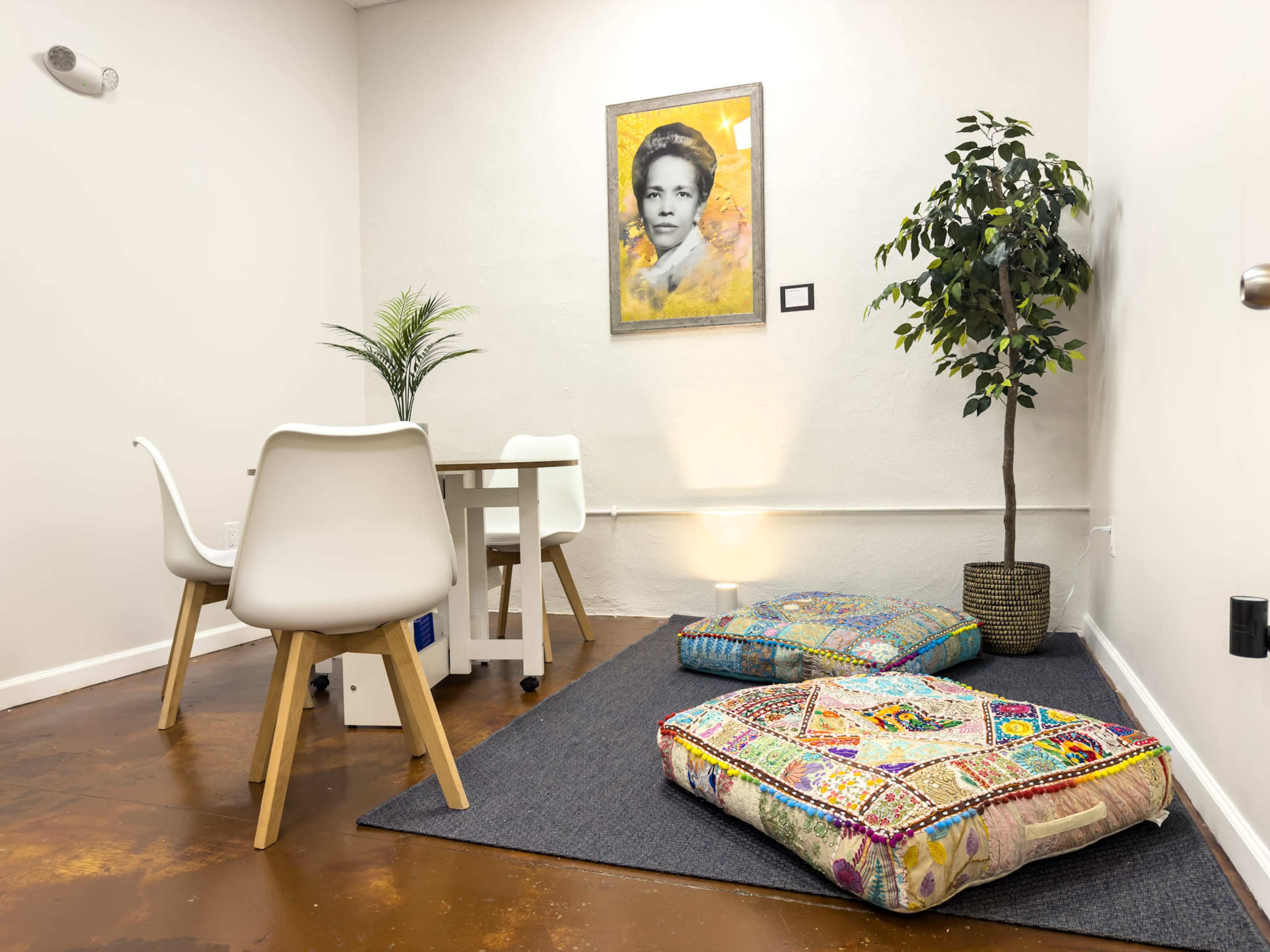 Cozy & Chic Studio for Intimate Meetings Image in Upper North Philadelphia, Philadelphia, PA, PA