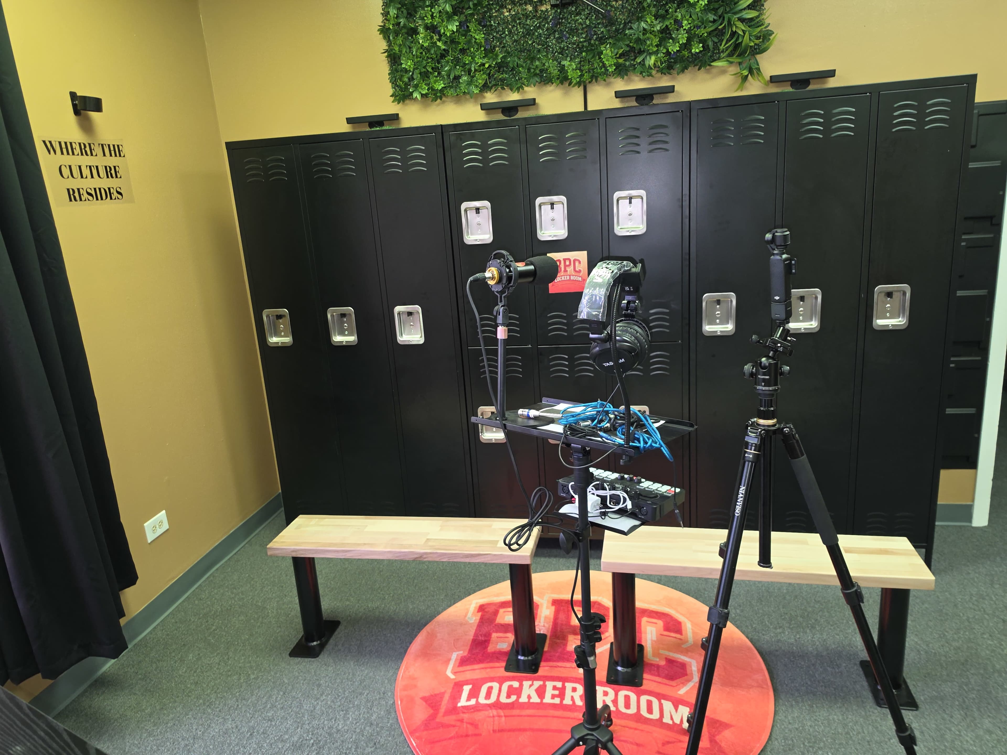 BPC LOCKER-ROOM Content Warehouse Image in Thornton Township, South Holland, IL