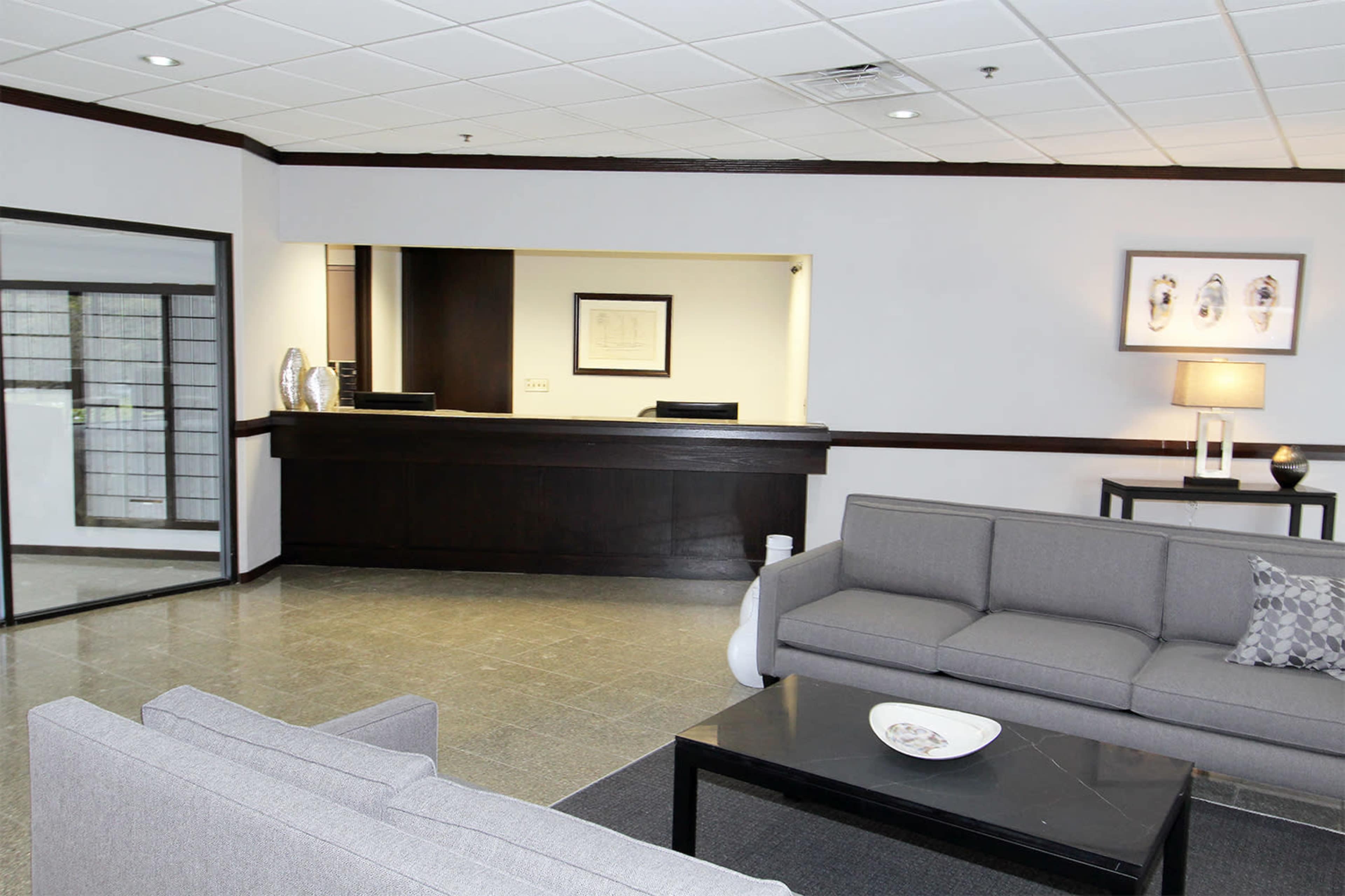 Day Office – Private Office with Full Wall of Windows Image in Bloomfield Township, Bloomfield Hills, MI