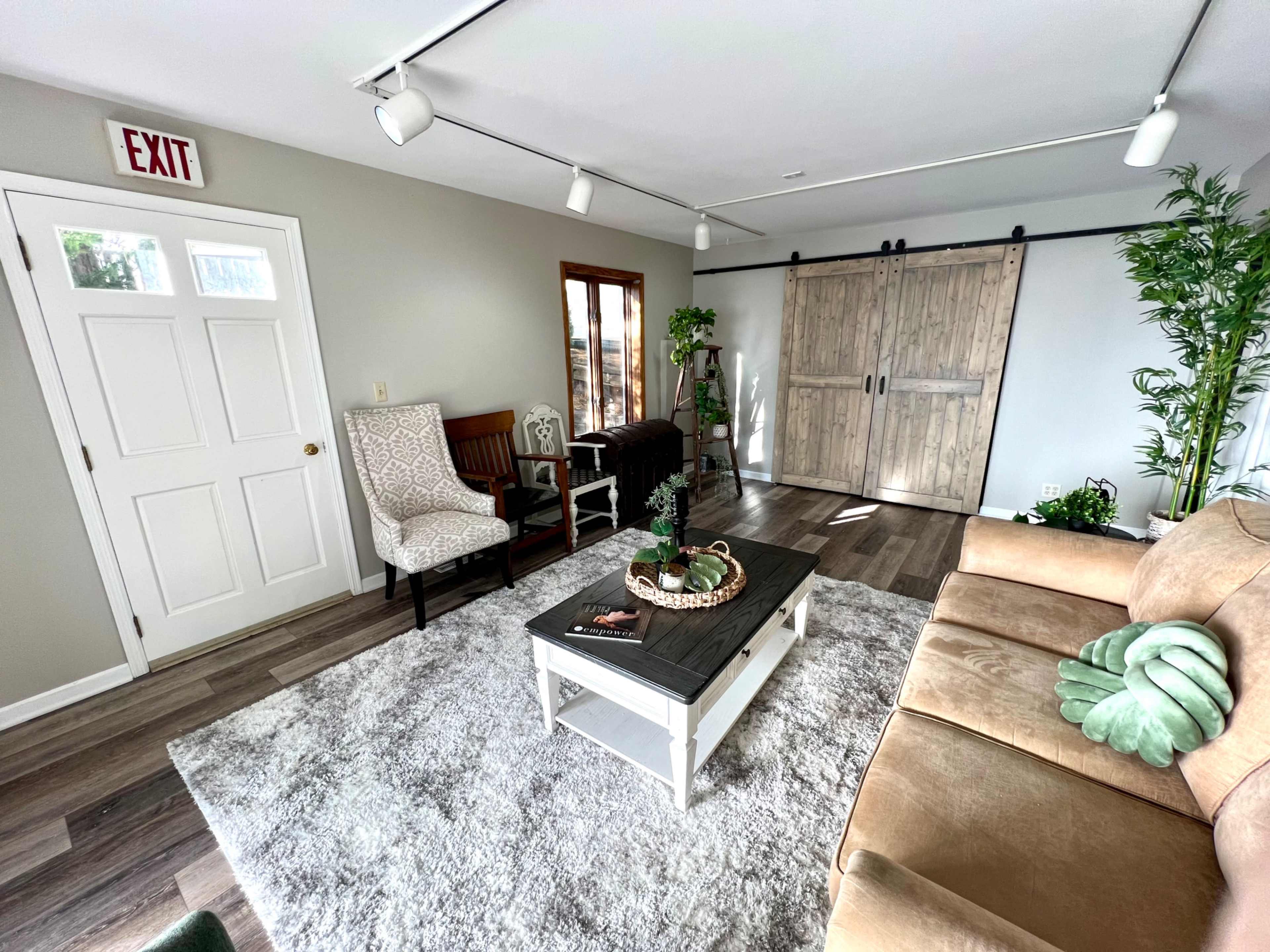 Versatile & Spacious Small Town Photography Studio Image in Hartland, Hartland, WI