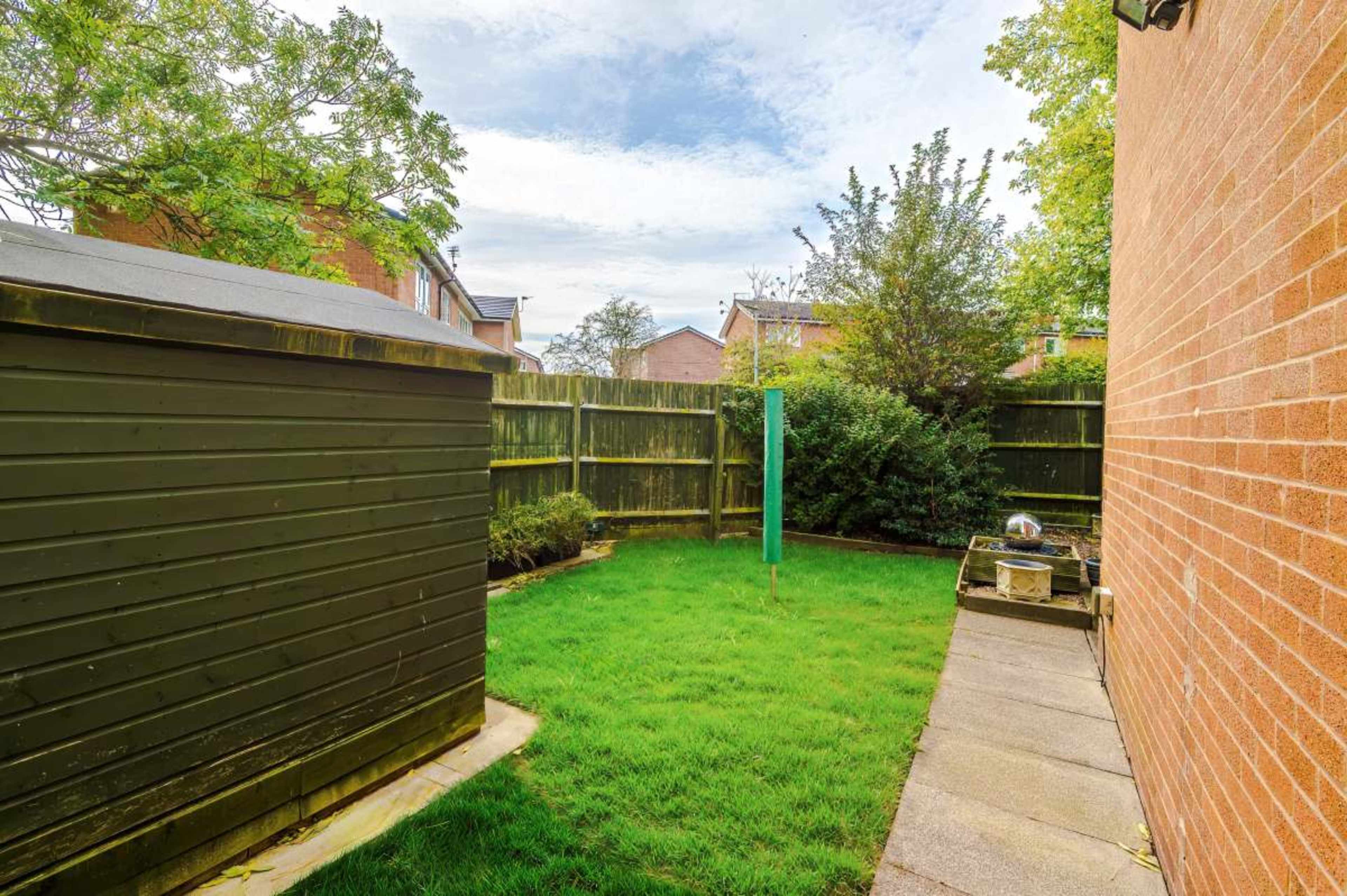 3 Bed House in Knutsford with Garden and Driveway Image in Knutsford, Knutsford, ENG