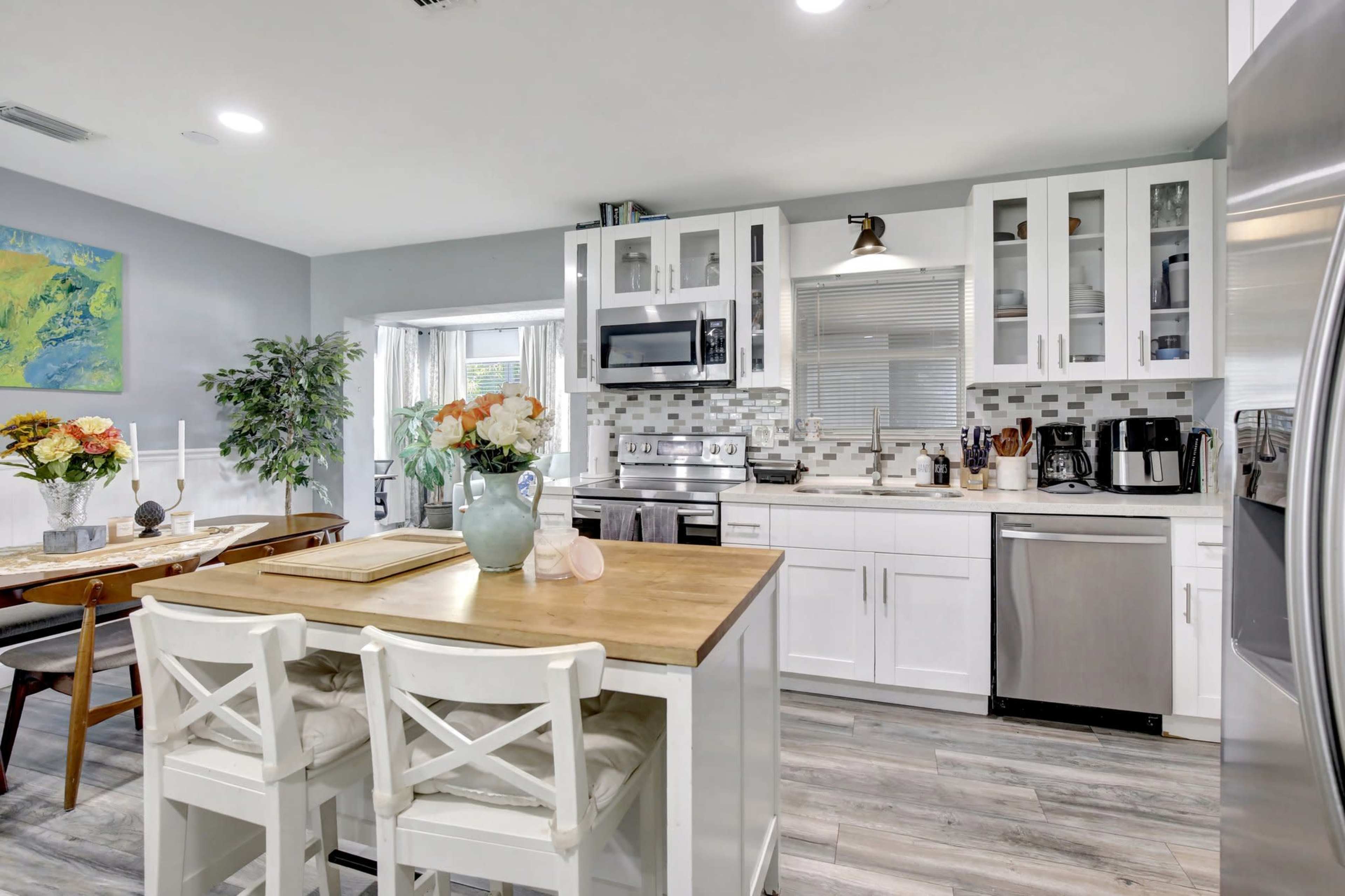 Bright Beautiful Eclectic House Perfect for Your Next Film/Photo Shoot Image in Miramar, Miramar, FL