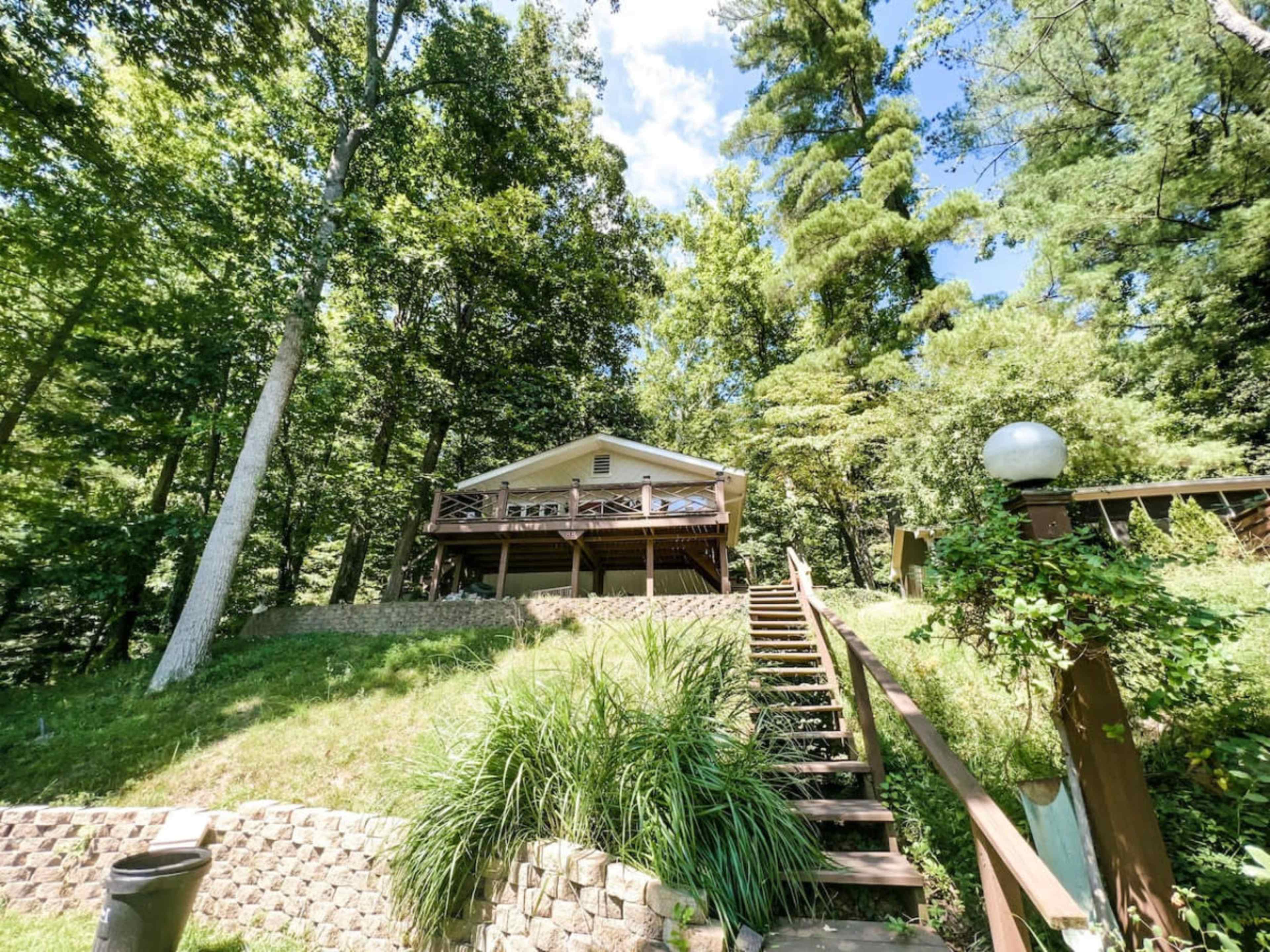 Lakefront. Hot tub. Amazing views. 35 min to Indy Image in Jefferson Township, Martinsville, IN