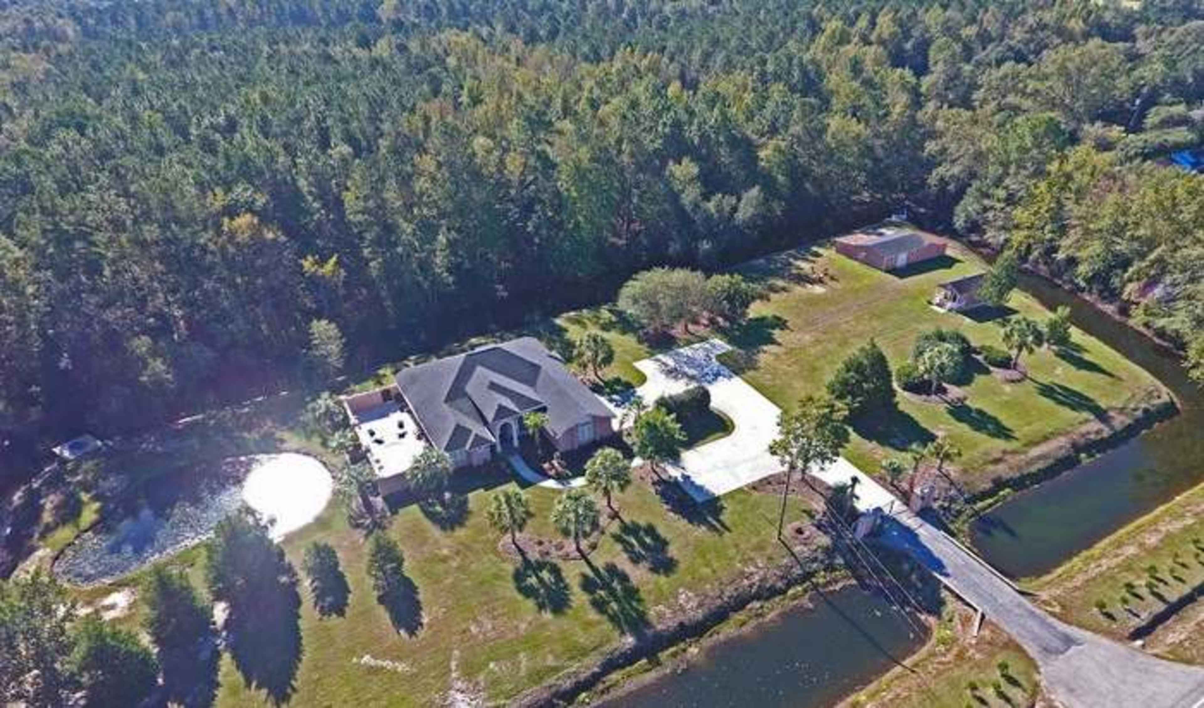 Scenic House with One Of A Kind Moat Image in , Manning, SC