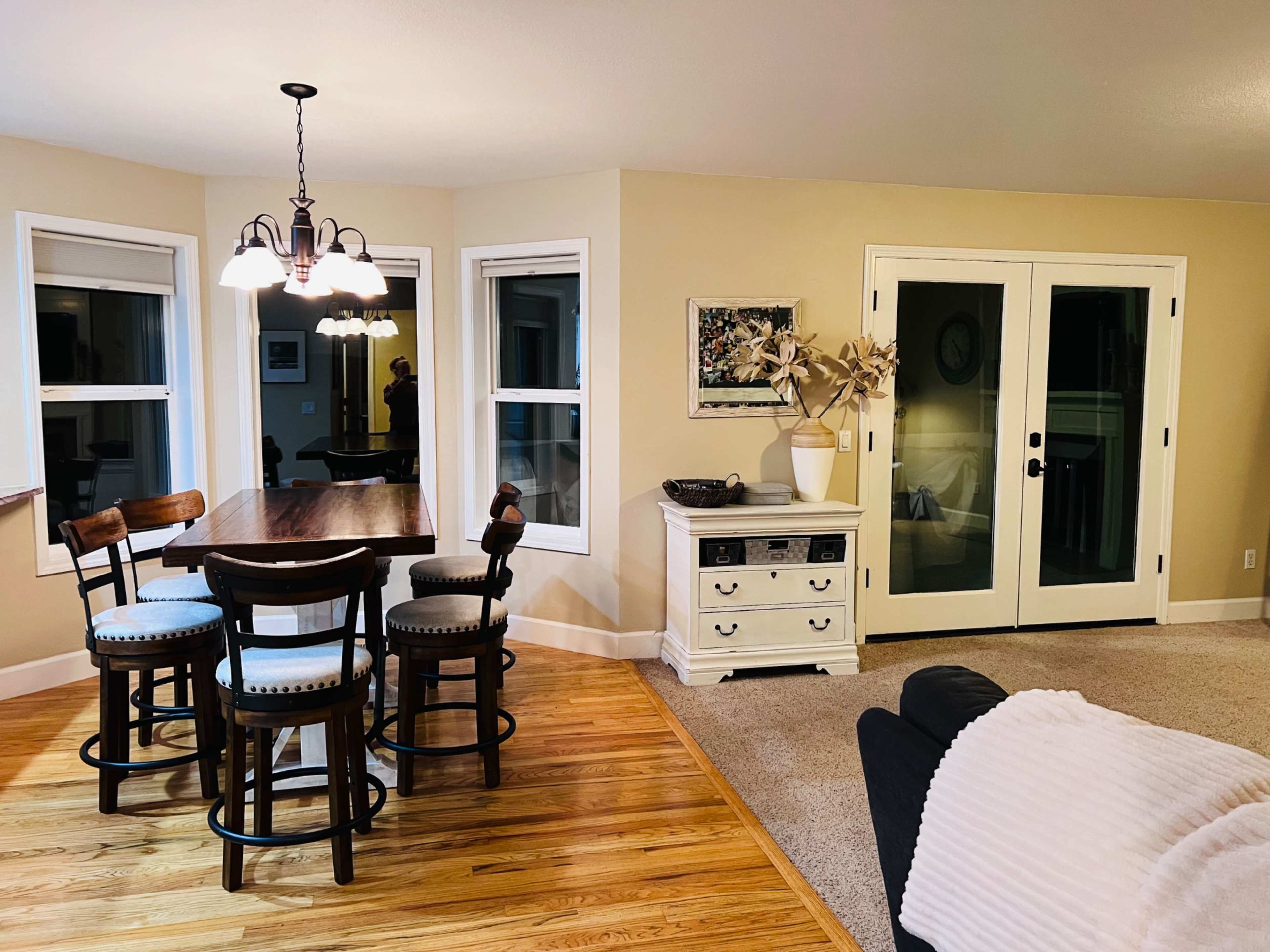 Bella- a large stylish home Image in Corvallis, Corvallis, OR
