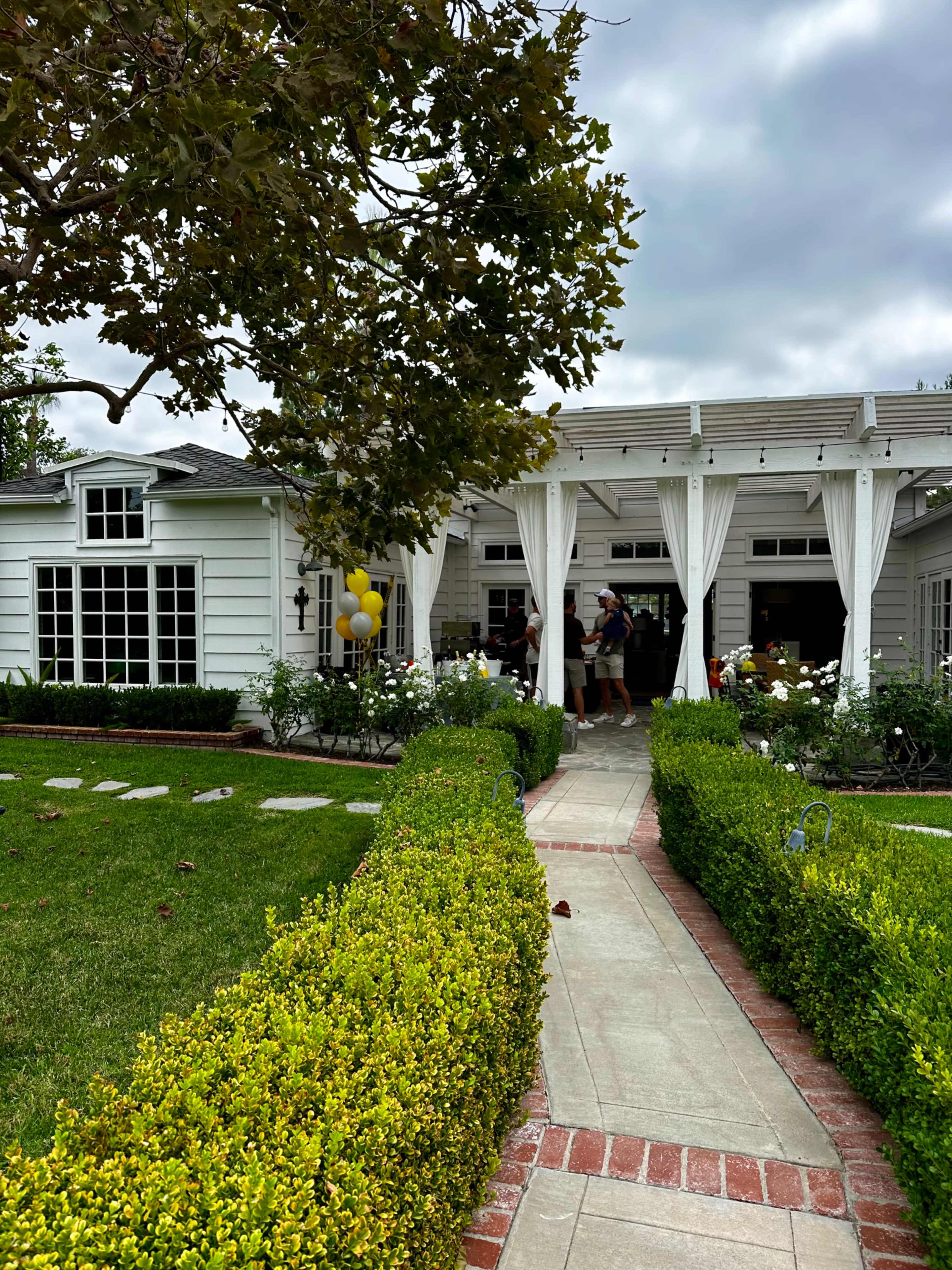 That perfect quaint white house for your photoshoots, backyard weddings, or parties Image in North Tustin, Santa Ana, CA, CA