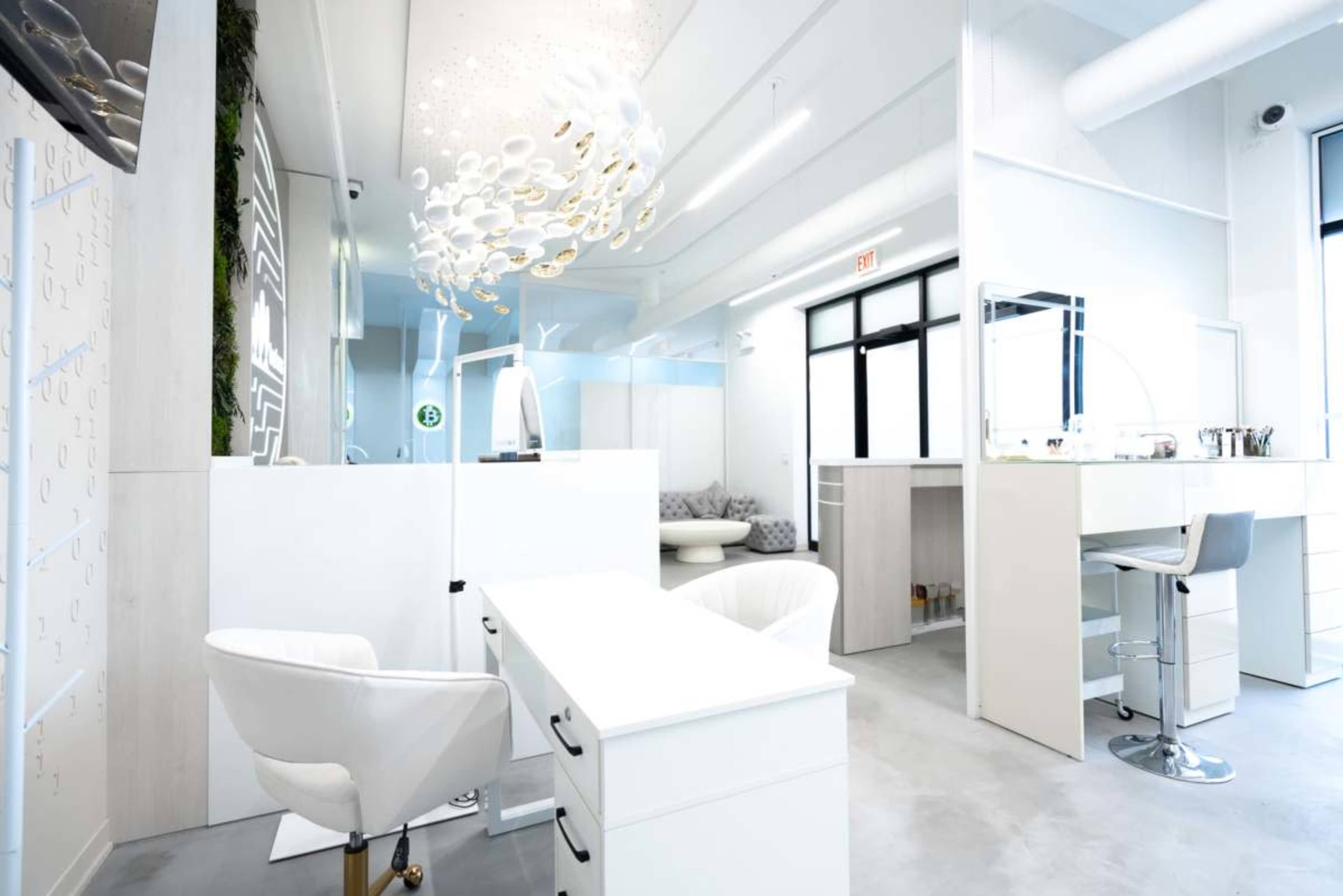"Celebrity Beauty Salon Turnkey" Image in West Town, Chicago, IL