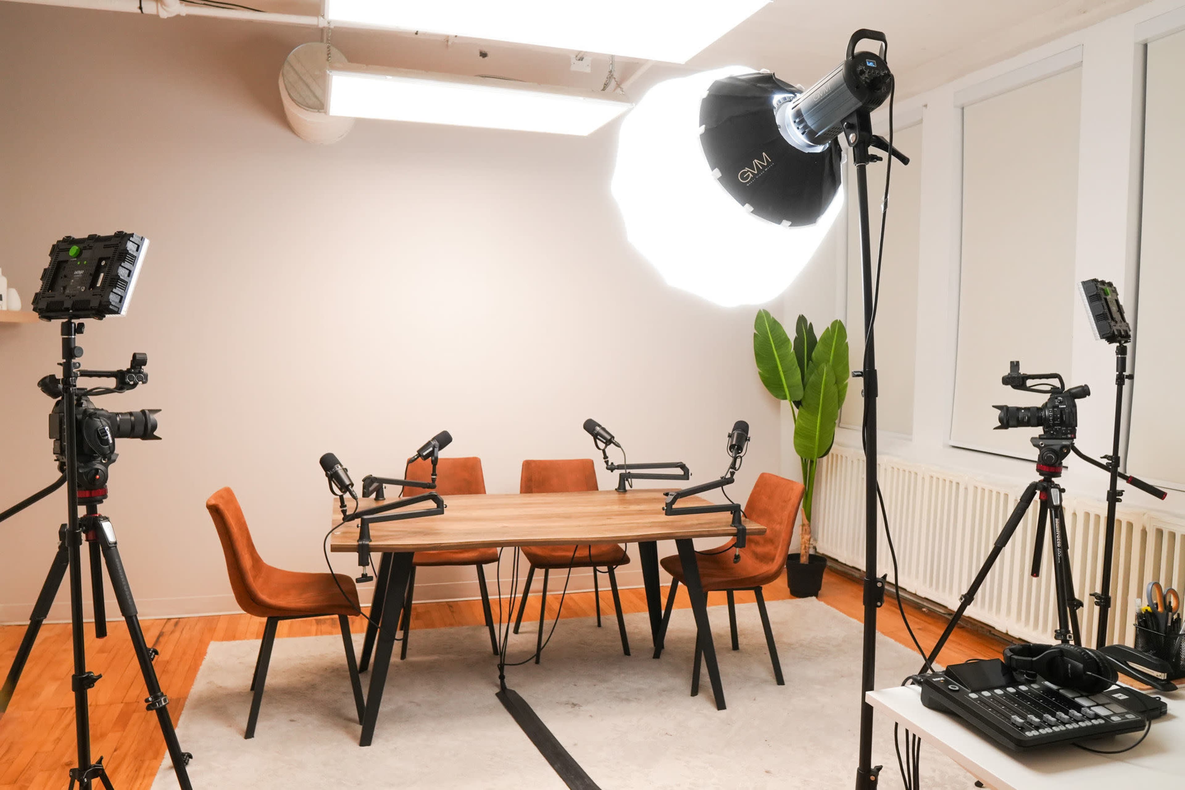 Podcast Studio Toronto Image in Downtown Toronto, Toronto, ON