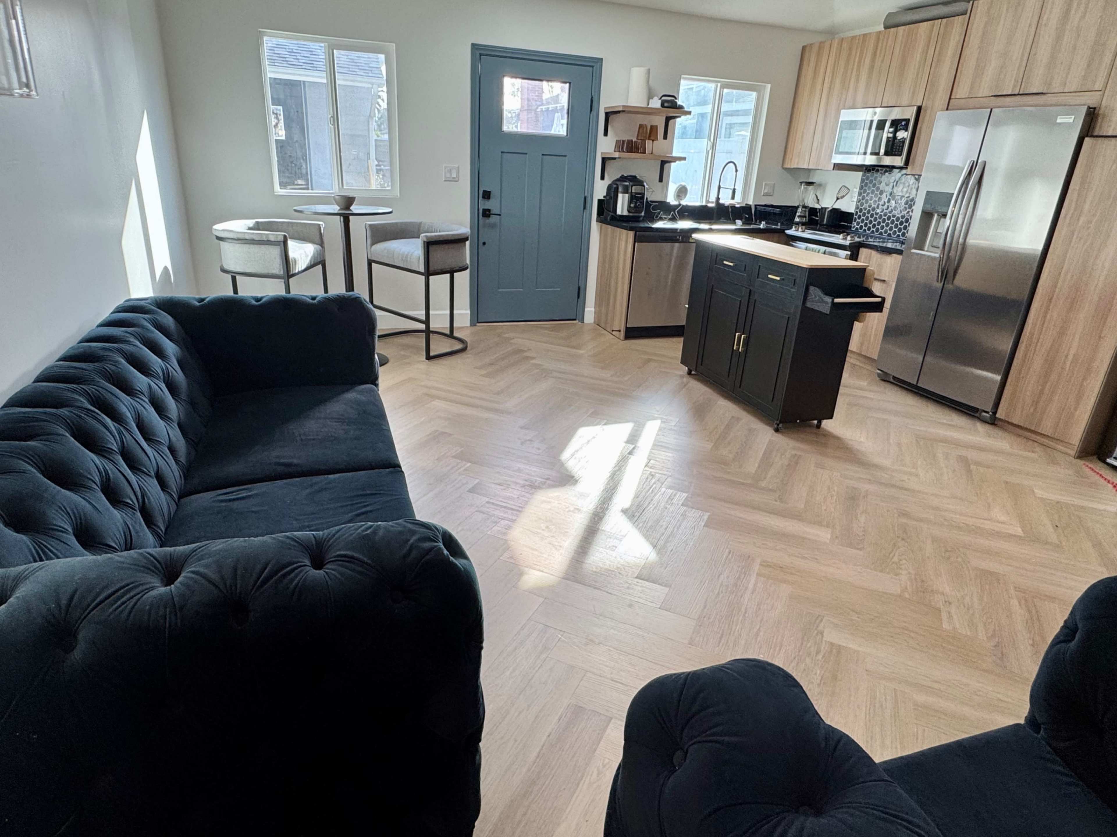 A little house that feels like an apartment full one bedroom house Image in Van Nuys, Los Angeles, CA