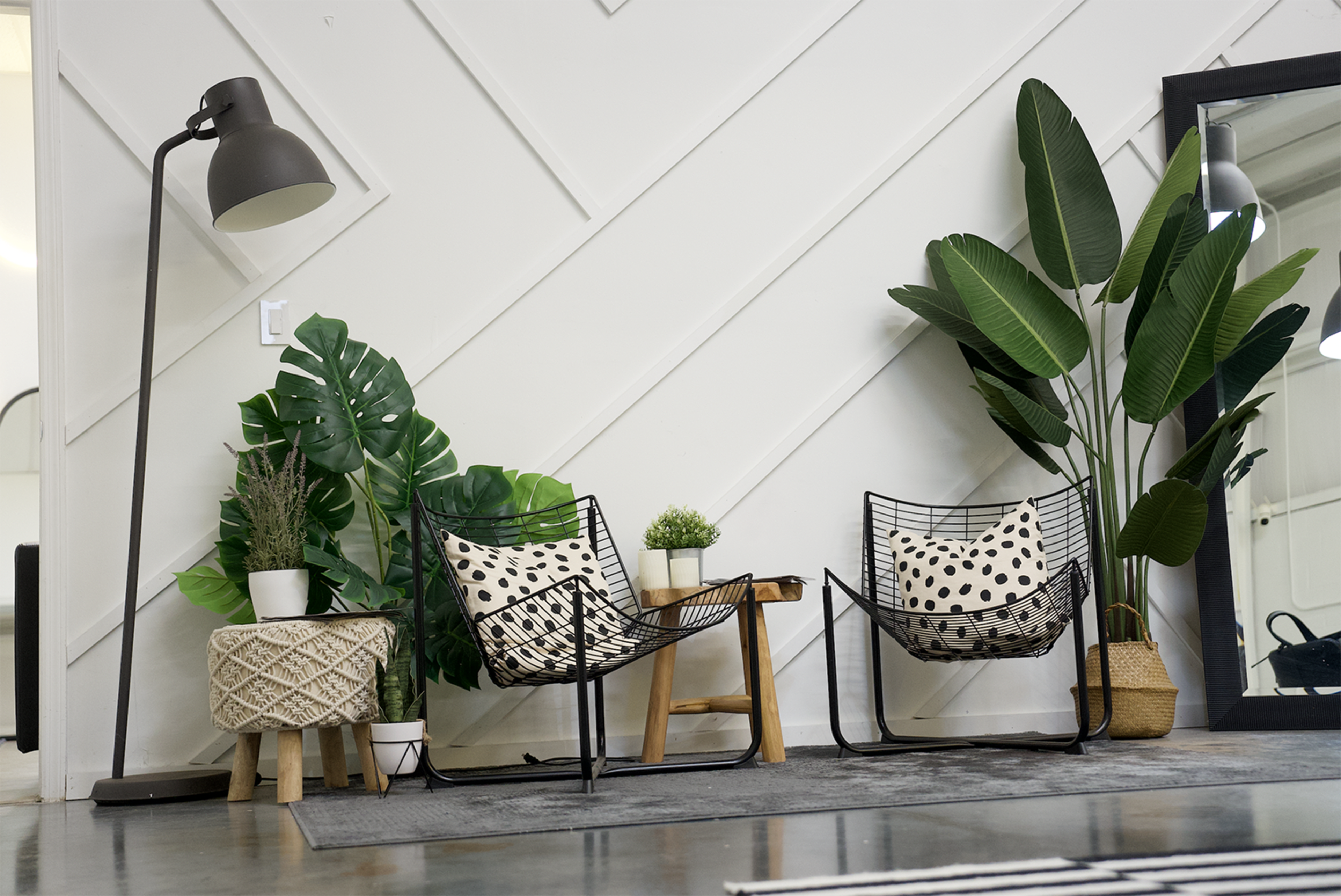 Modern Creative Studio w/ Cyclorama, Kitchen & Podcast Set Image in , orlando, FL