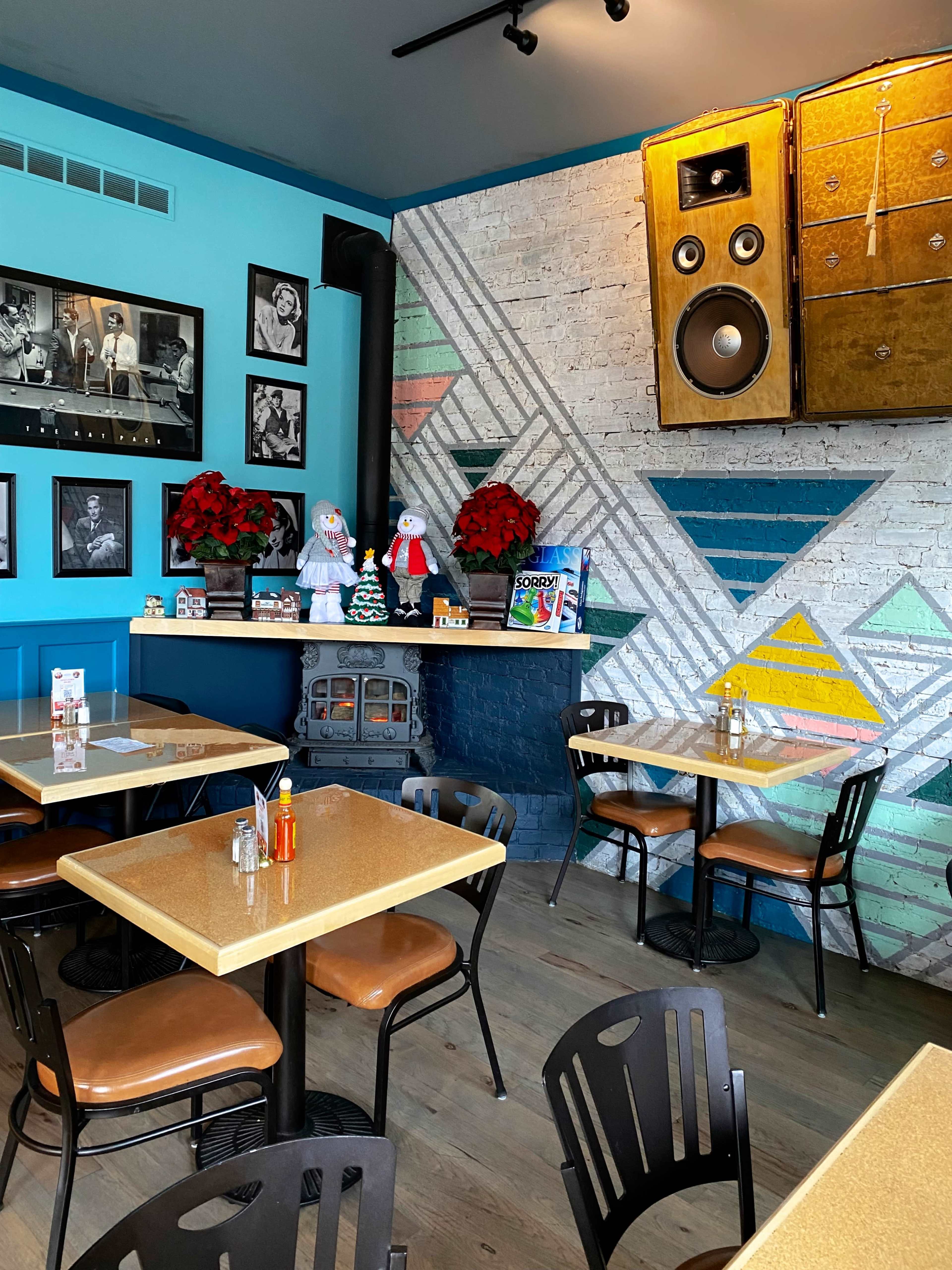 Bistro, bar and patio Image in Lake View, Chicago, IL