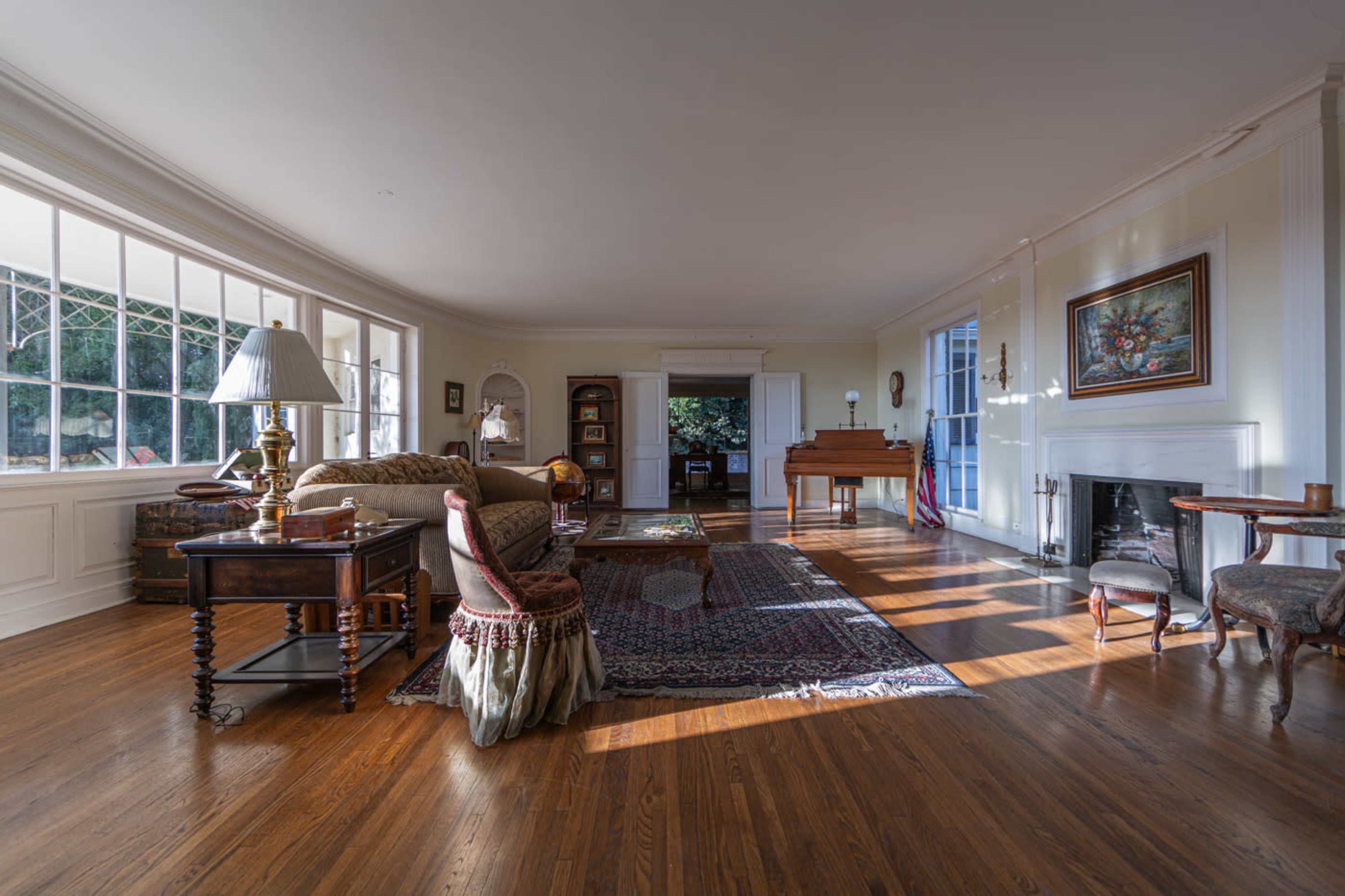 Abandoned vintage house #244 perfect for Film and Photo Image in Brentwood, los angeles, CA