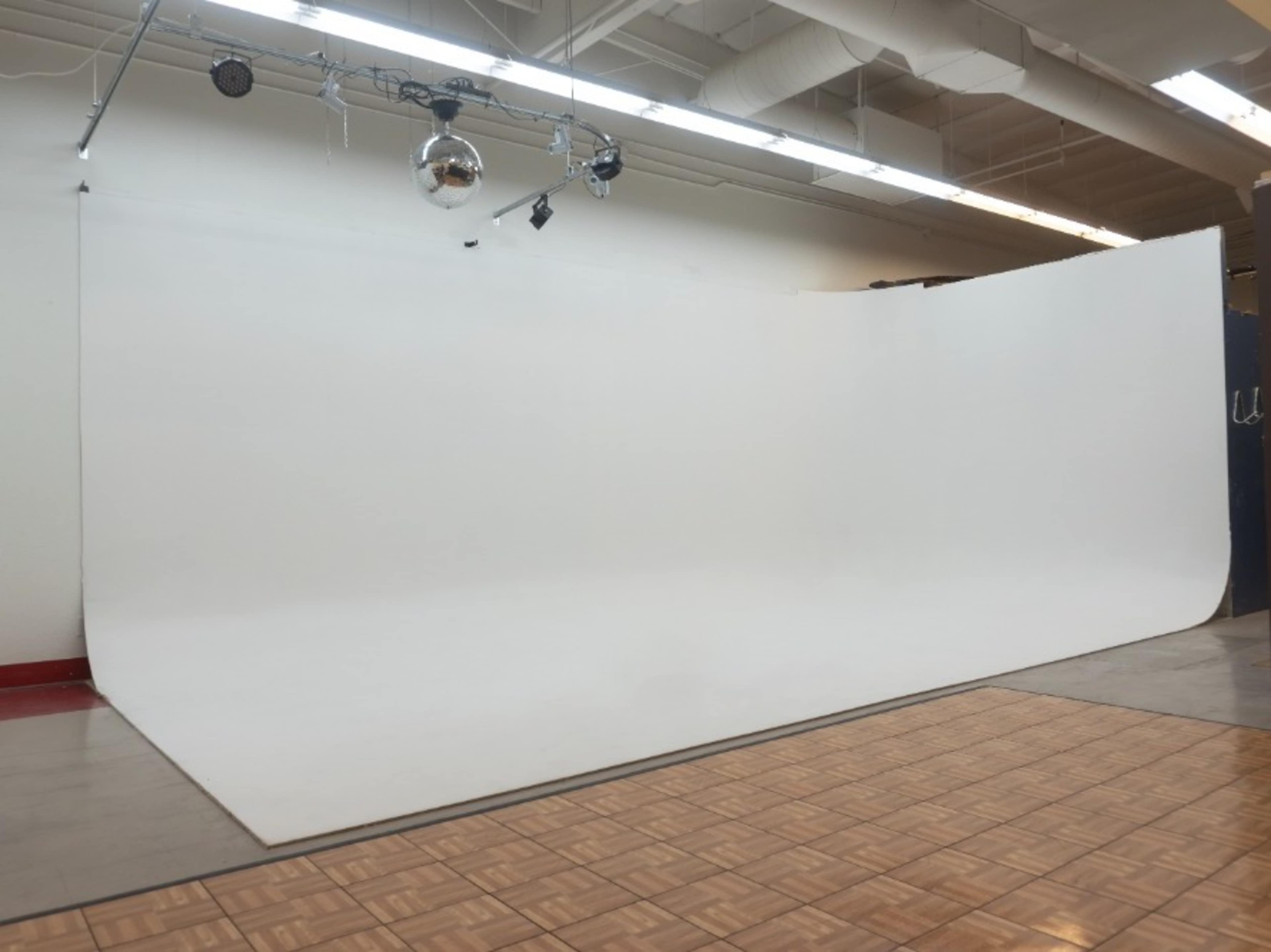 Cyclorama Infinity Wall White Floor Option